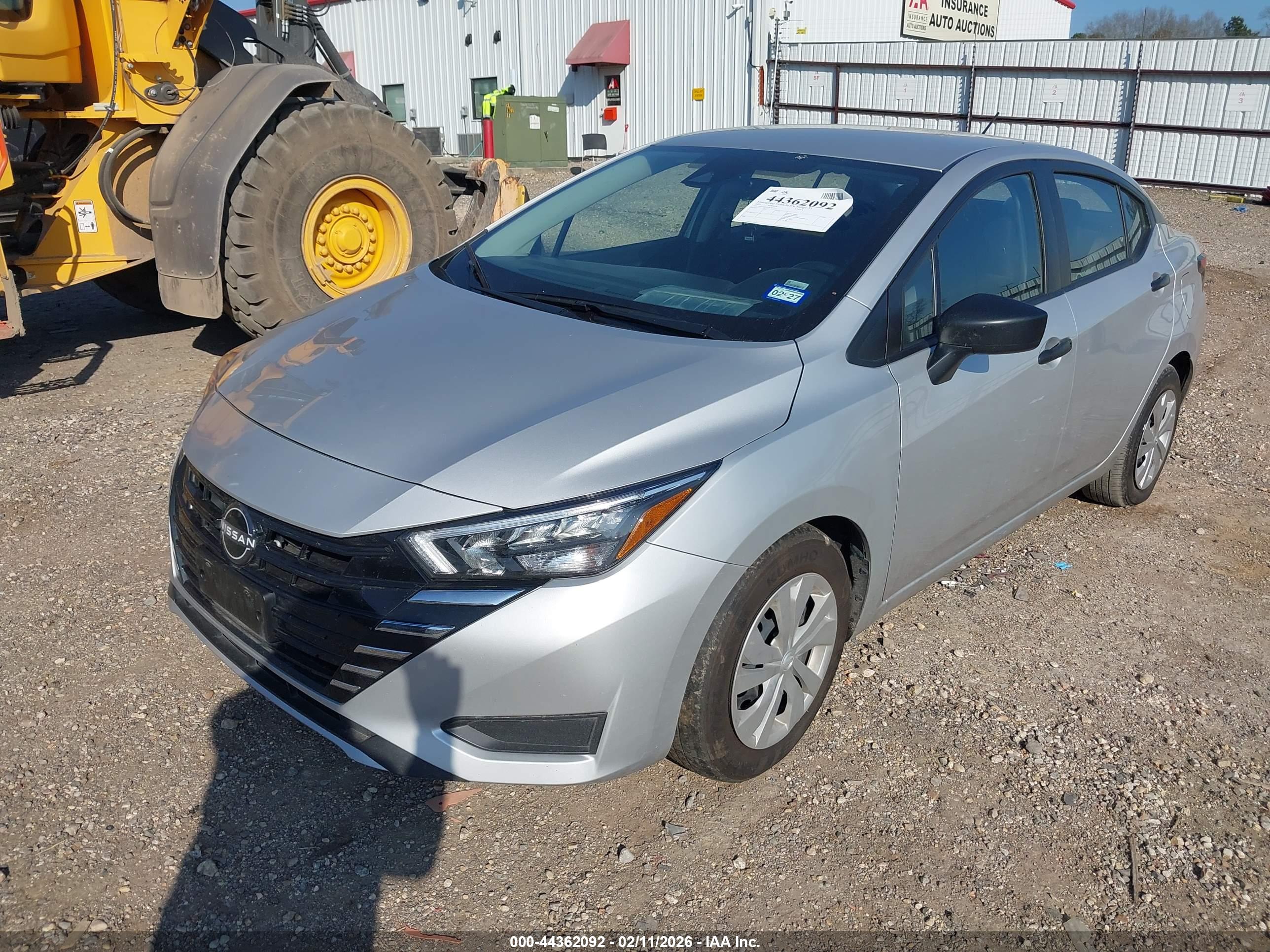 NISSAN VERSA image 2