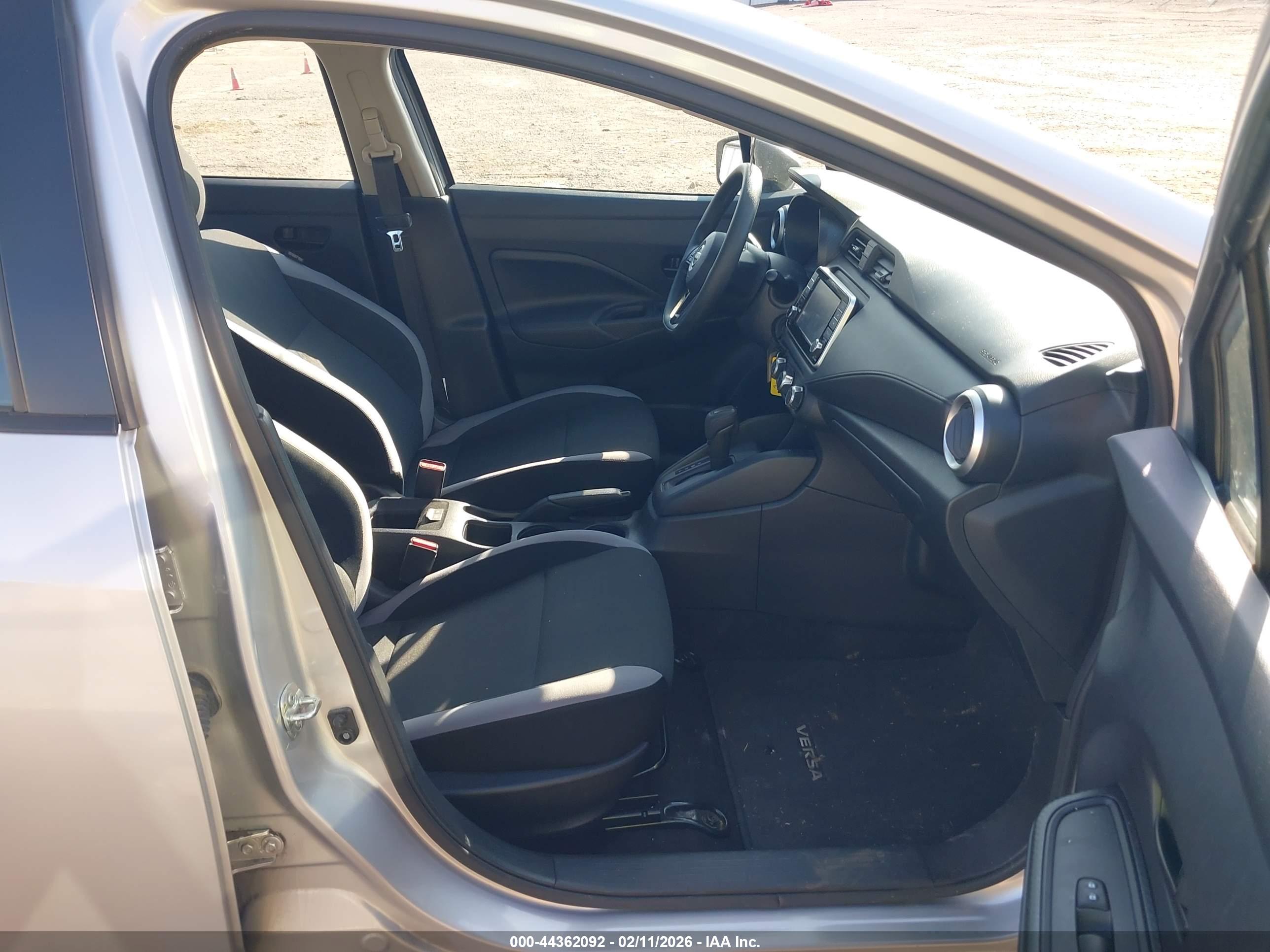 NISSAN VERSA image 5