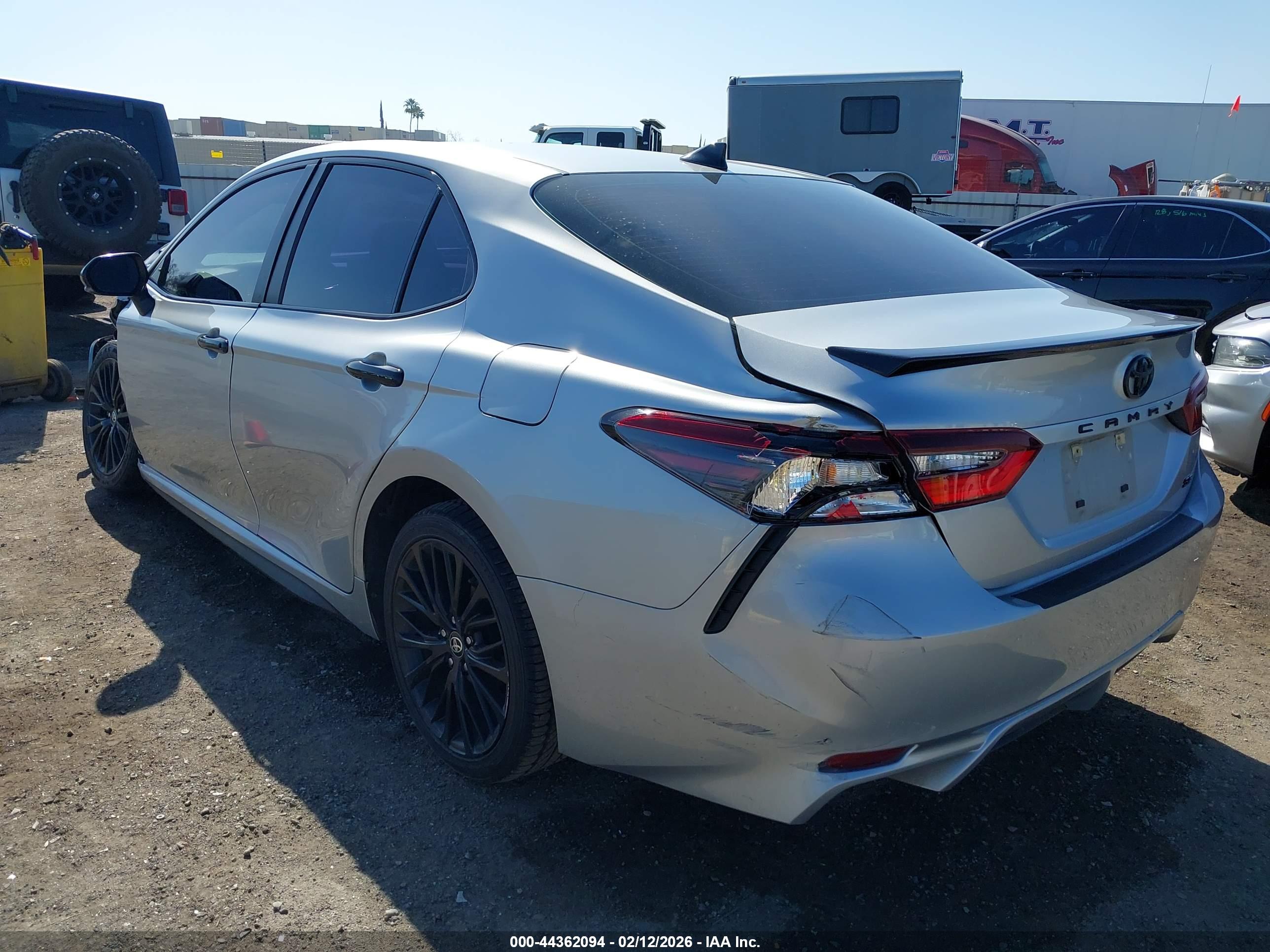 TOYOTA CAMRY image 3