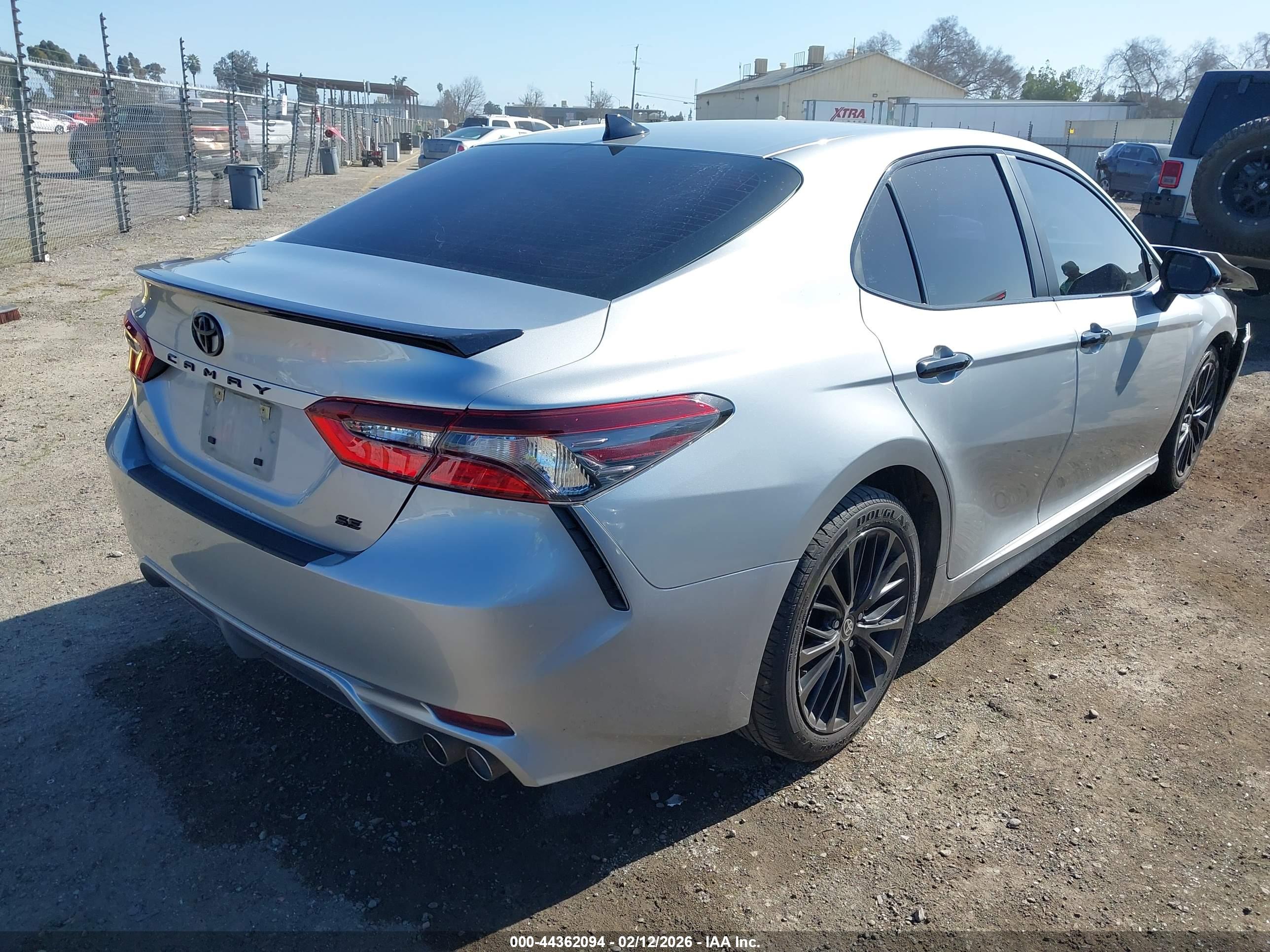 TOYOTA CAMRY image 4