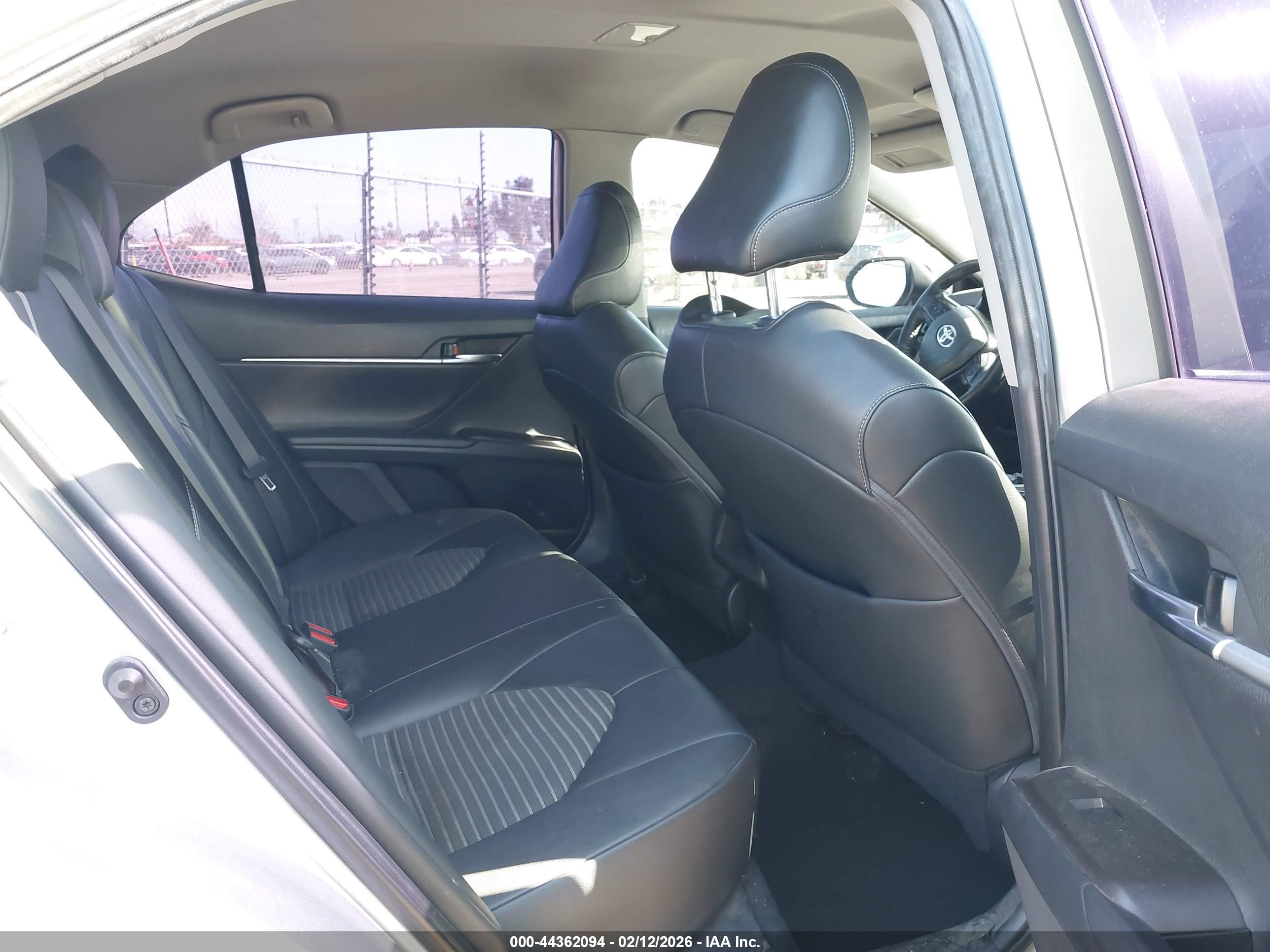 TOYOTA CAMRY image 8
