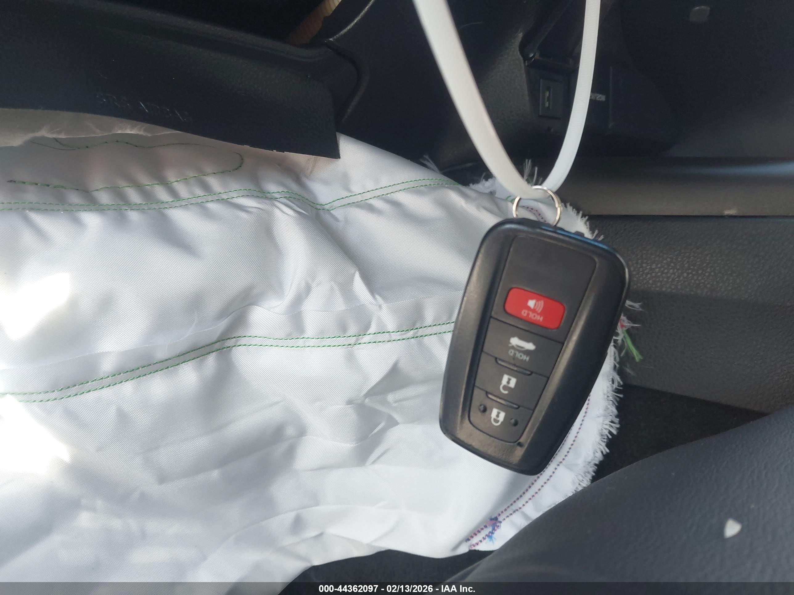TOYOTA CAMRY image 11