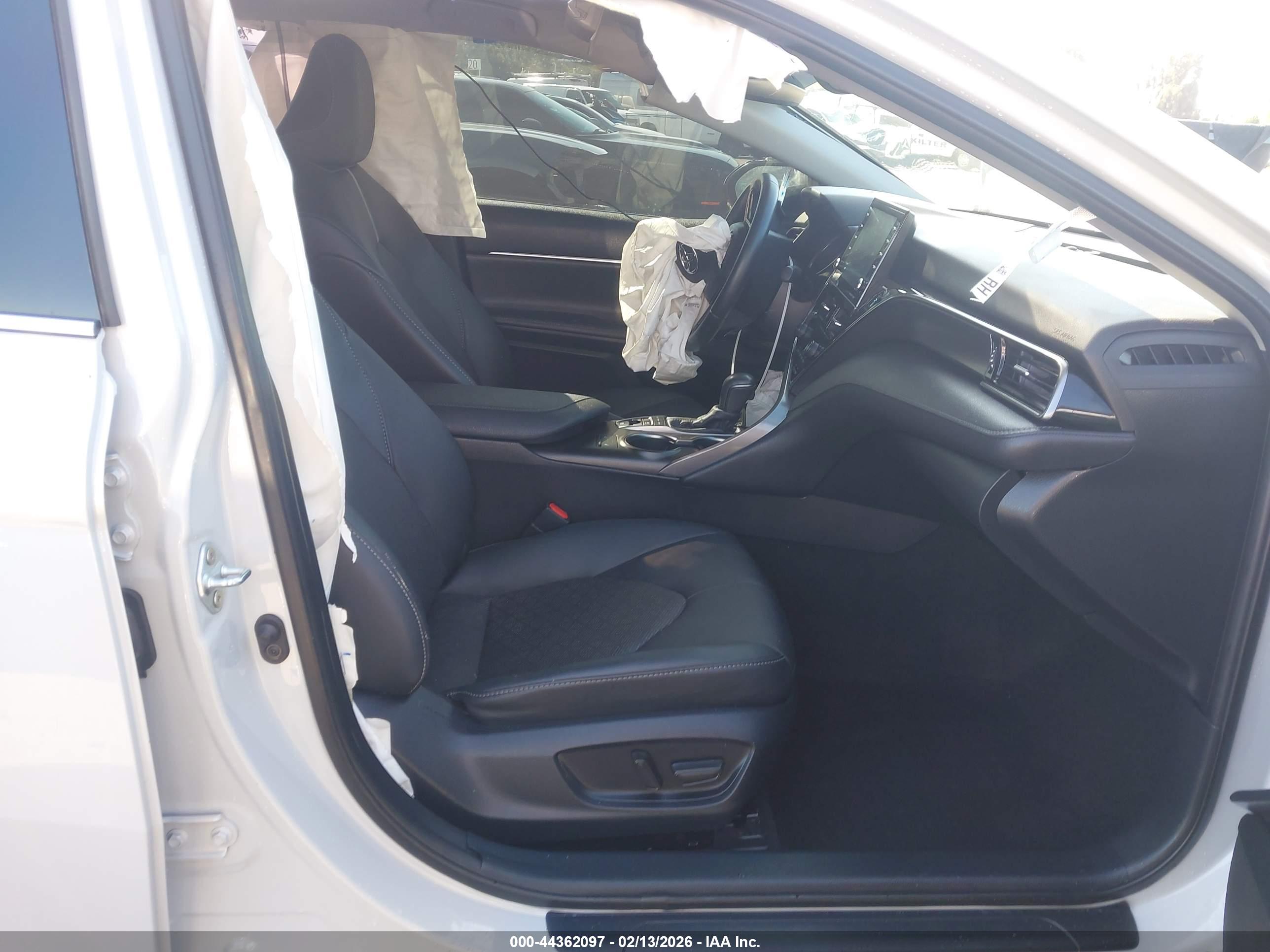 TOYOTA CAMRY image 5