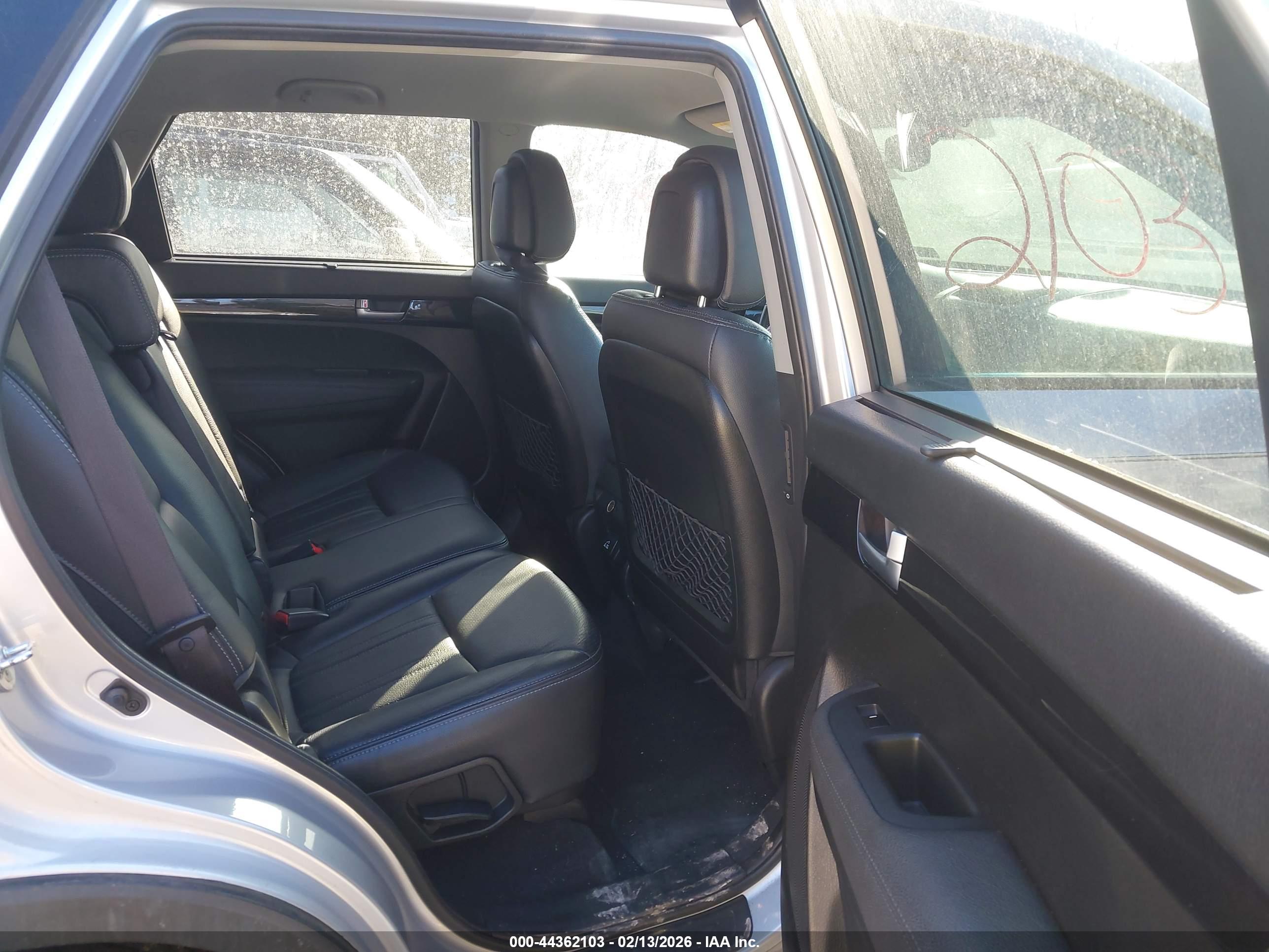 KIA SORENTO image 8