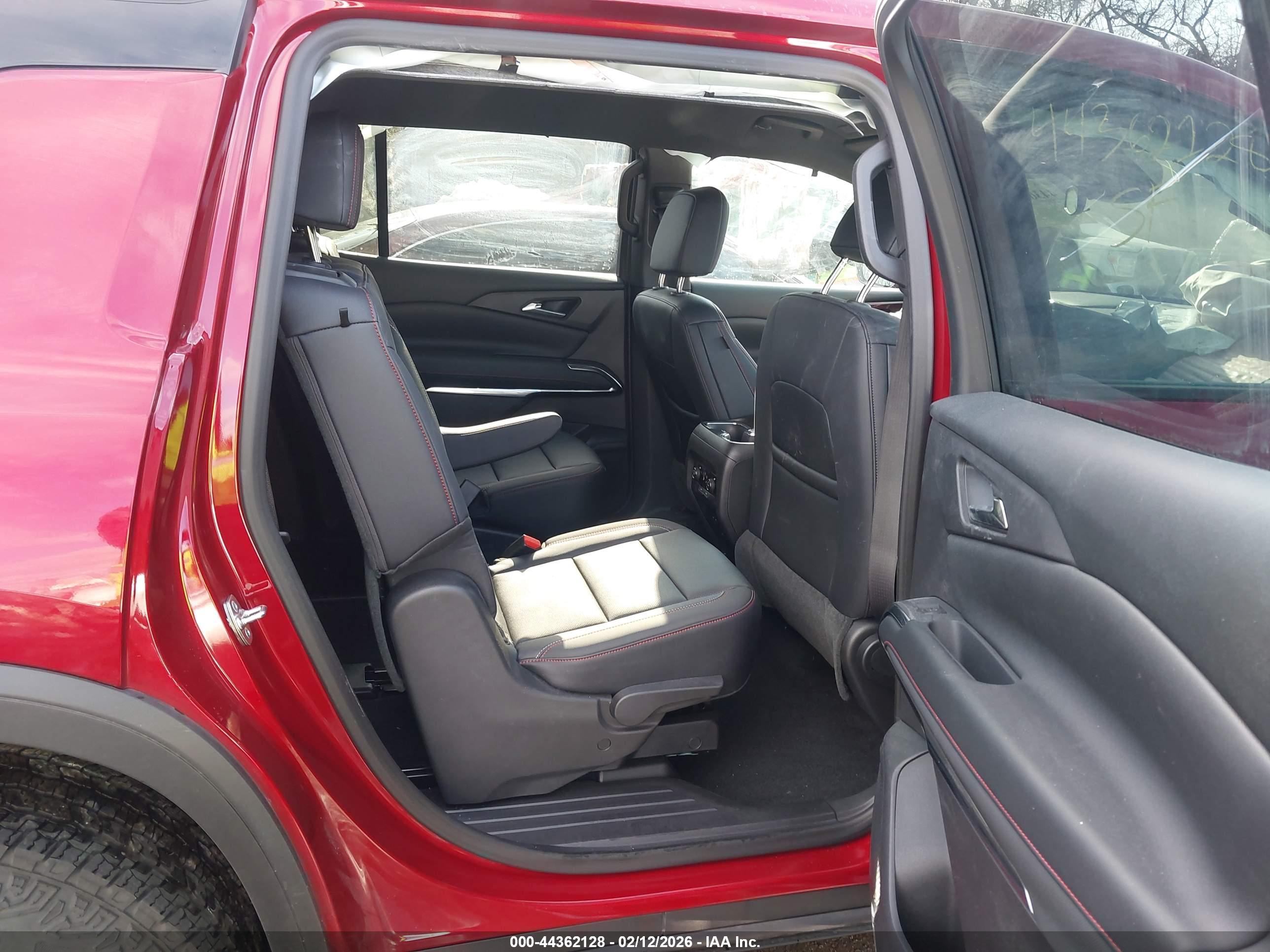 CHEVROLET TRAVERSE image 8