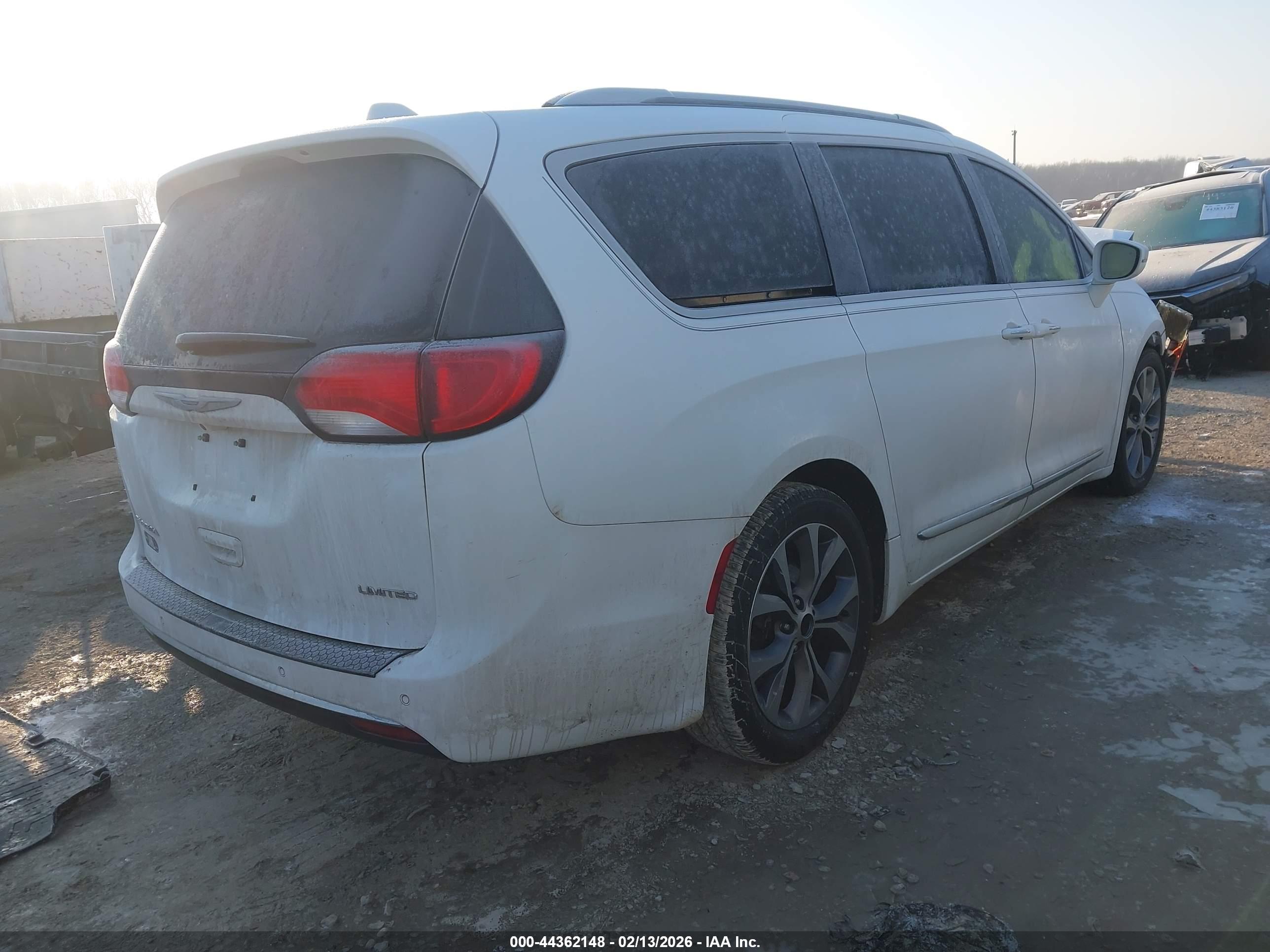 CHRYSLER PACIFICA image 4
