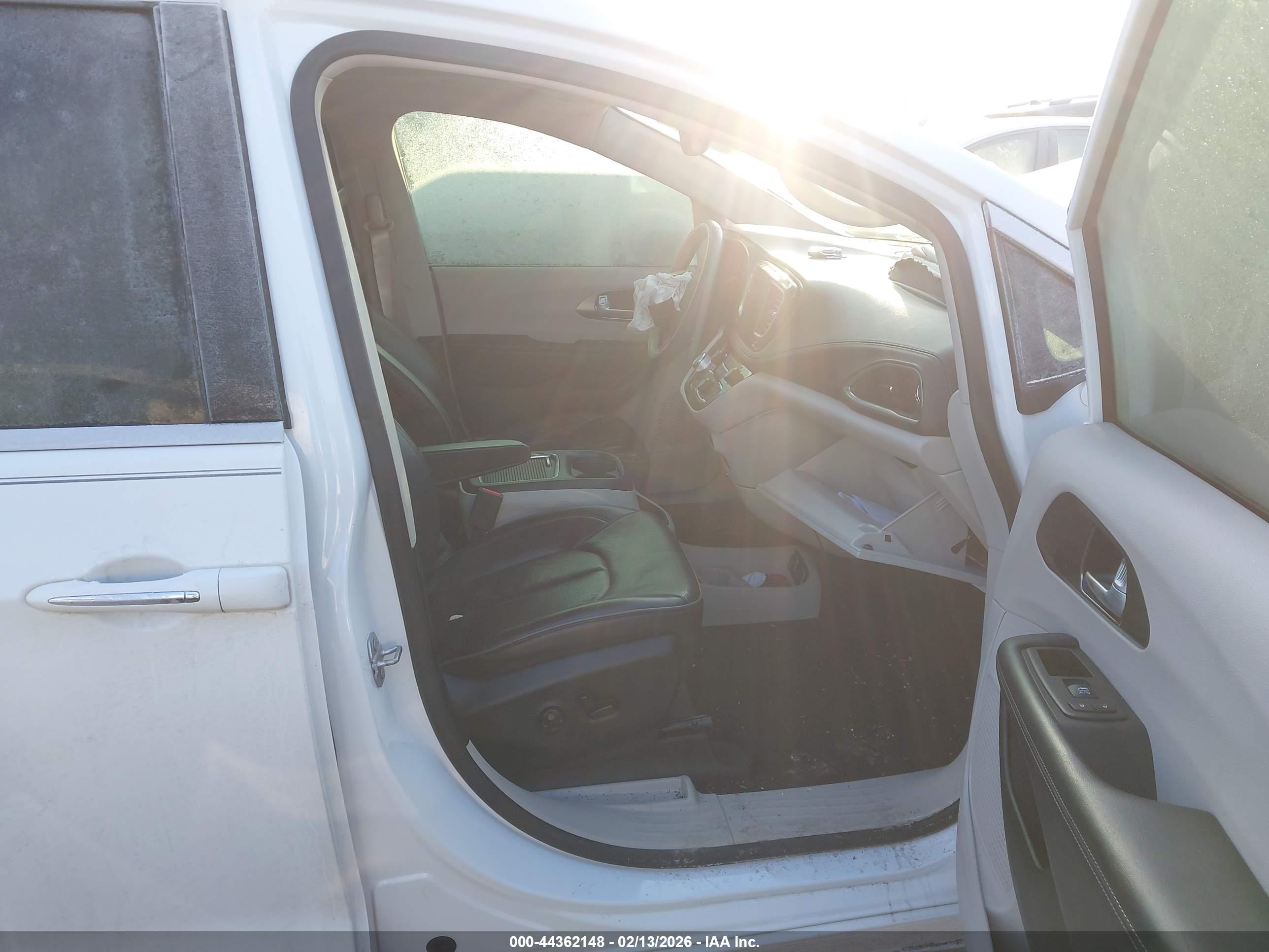 CHRYSLER PACIFICA image 5