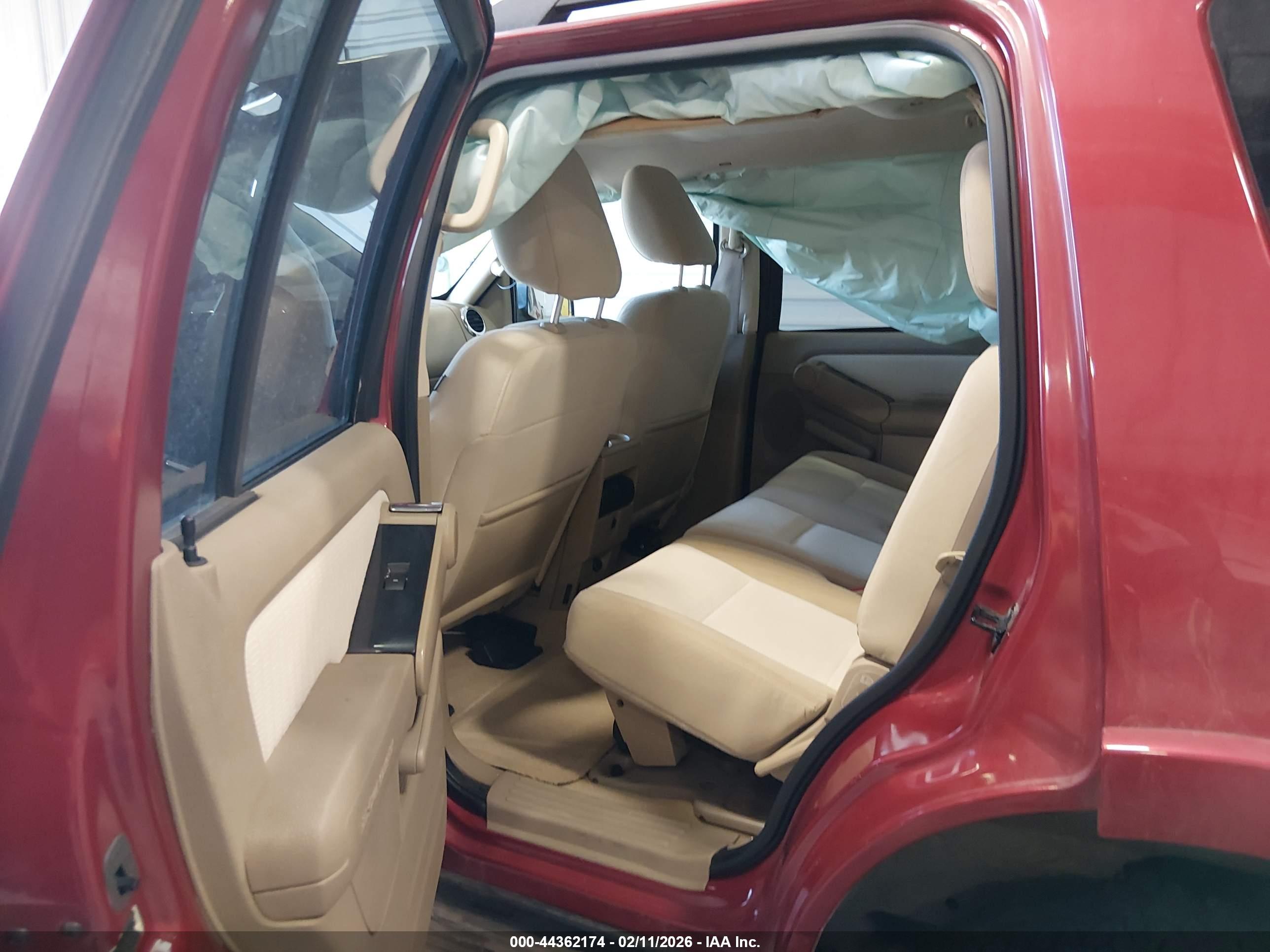 FORD EXPLORER image 8