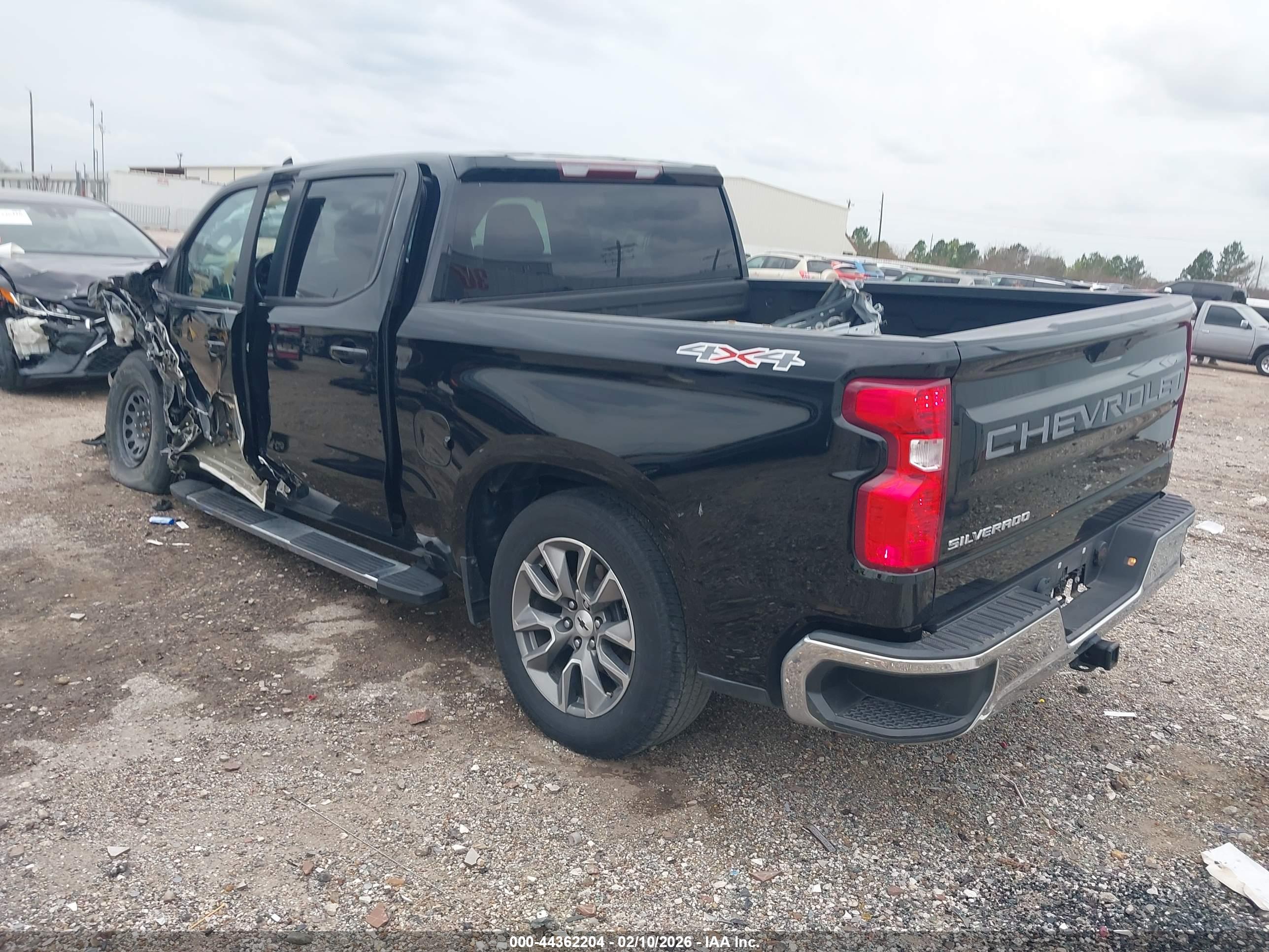 CHEVROLET SILVERADO image 3