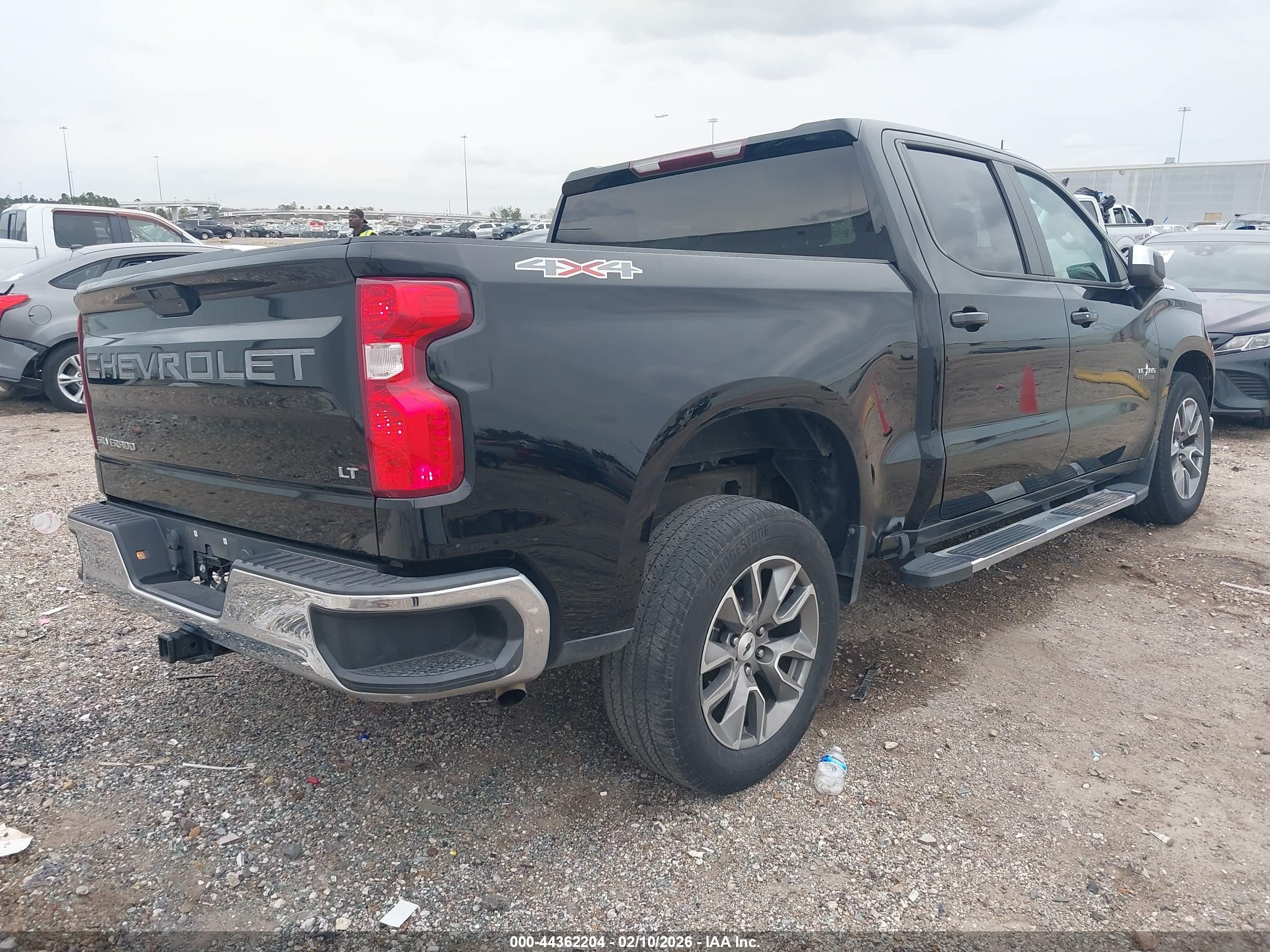 CHEVROLET SILVERADO image 4