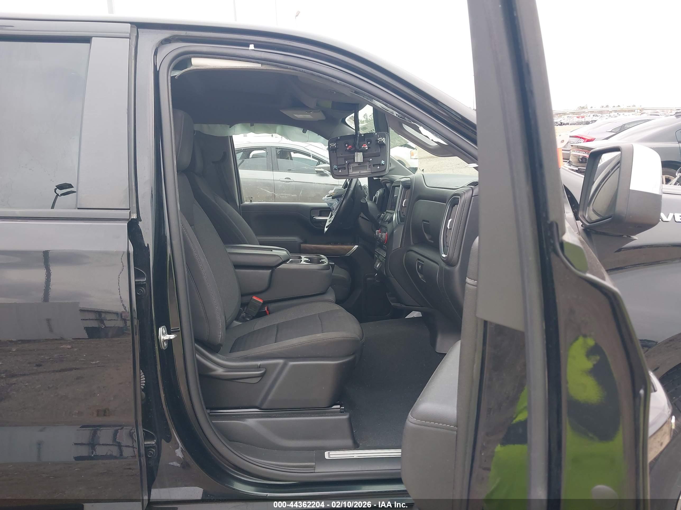 CHEVROLET SILVERADO image 5
