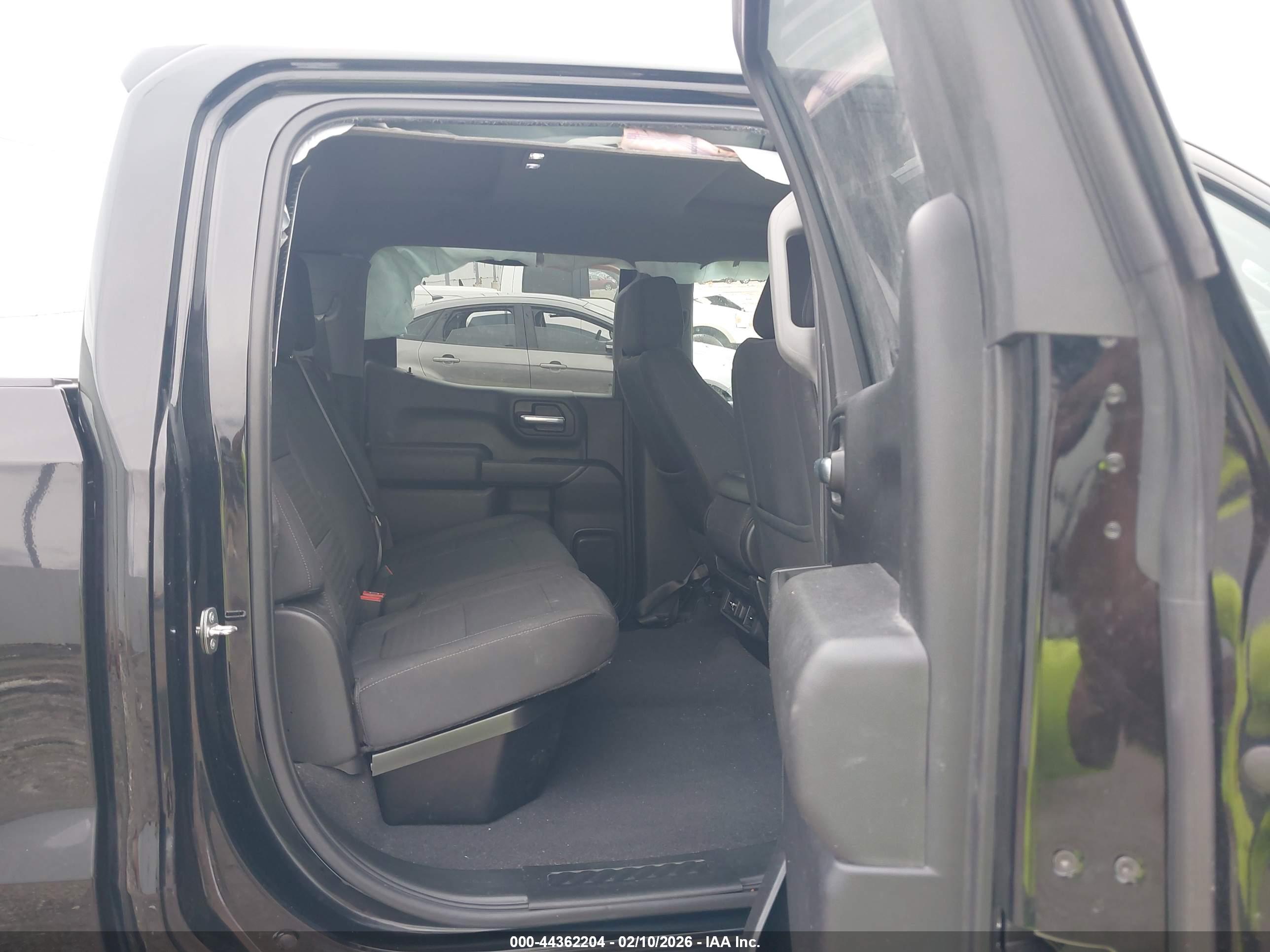 CHEVROLET SILVERADO image 8