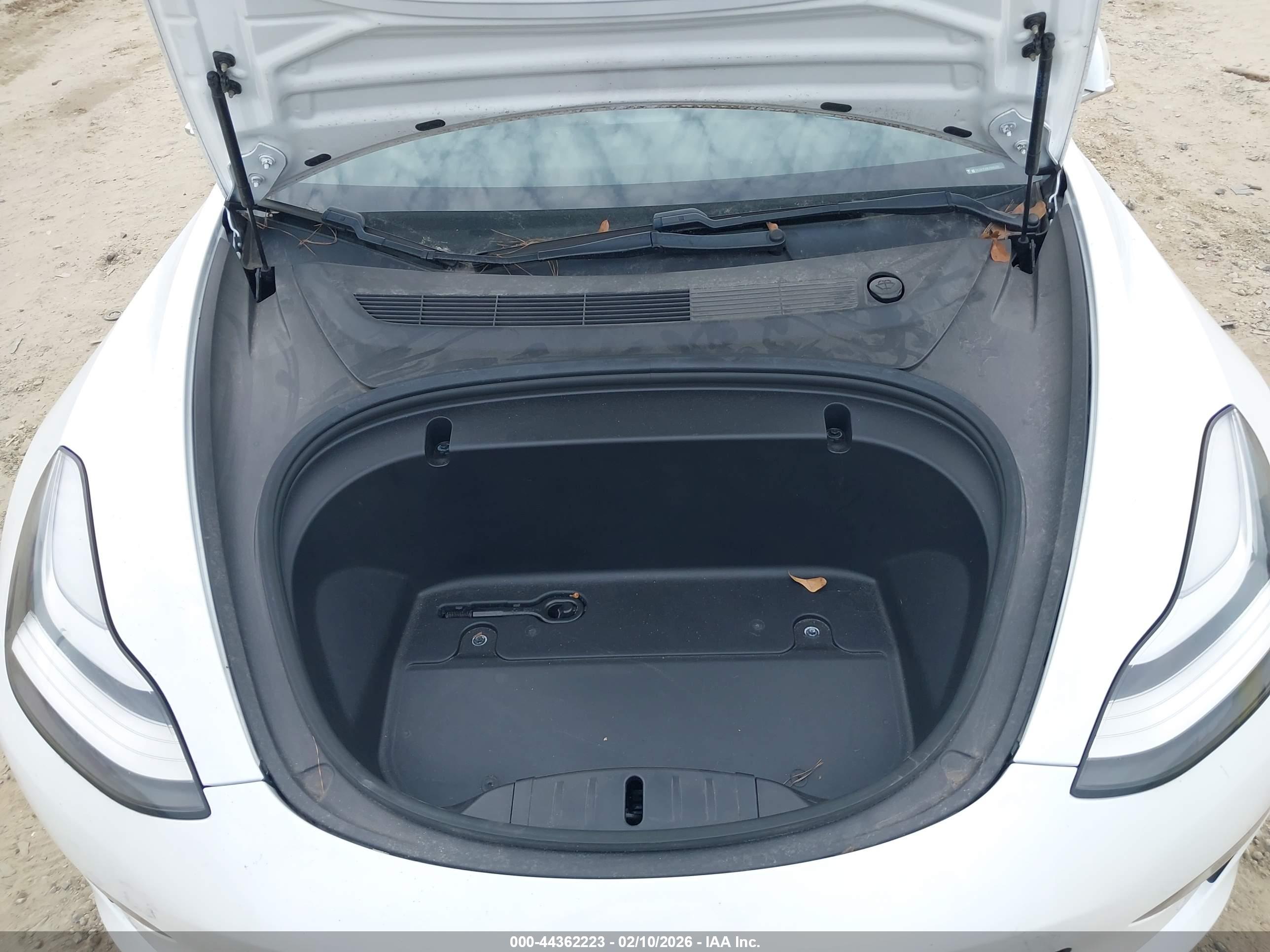 TESLA MODEL image 10