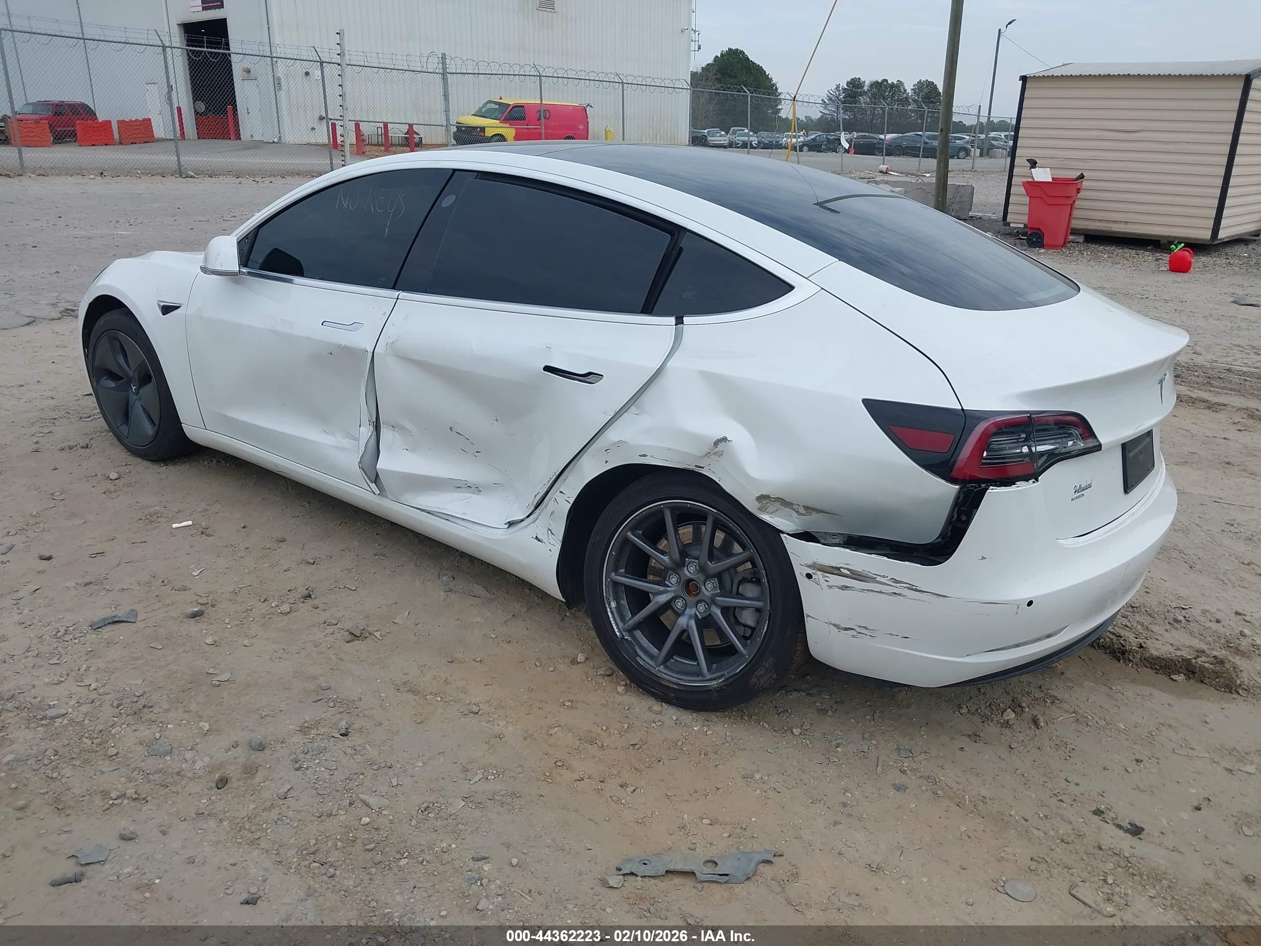 TESLA MODEL image 3