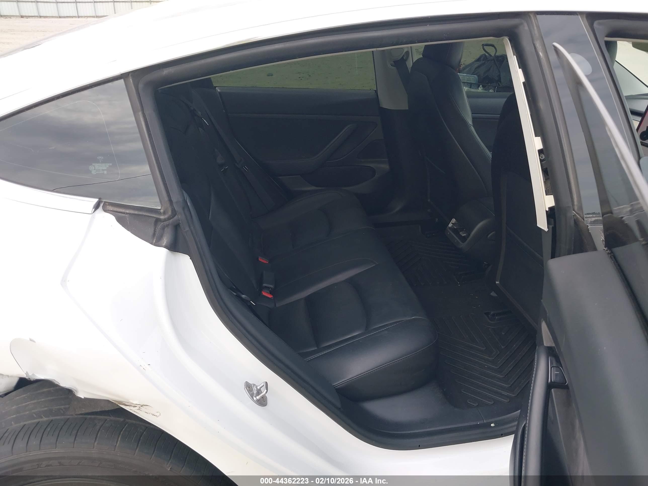 TESLA MODEL image 8