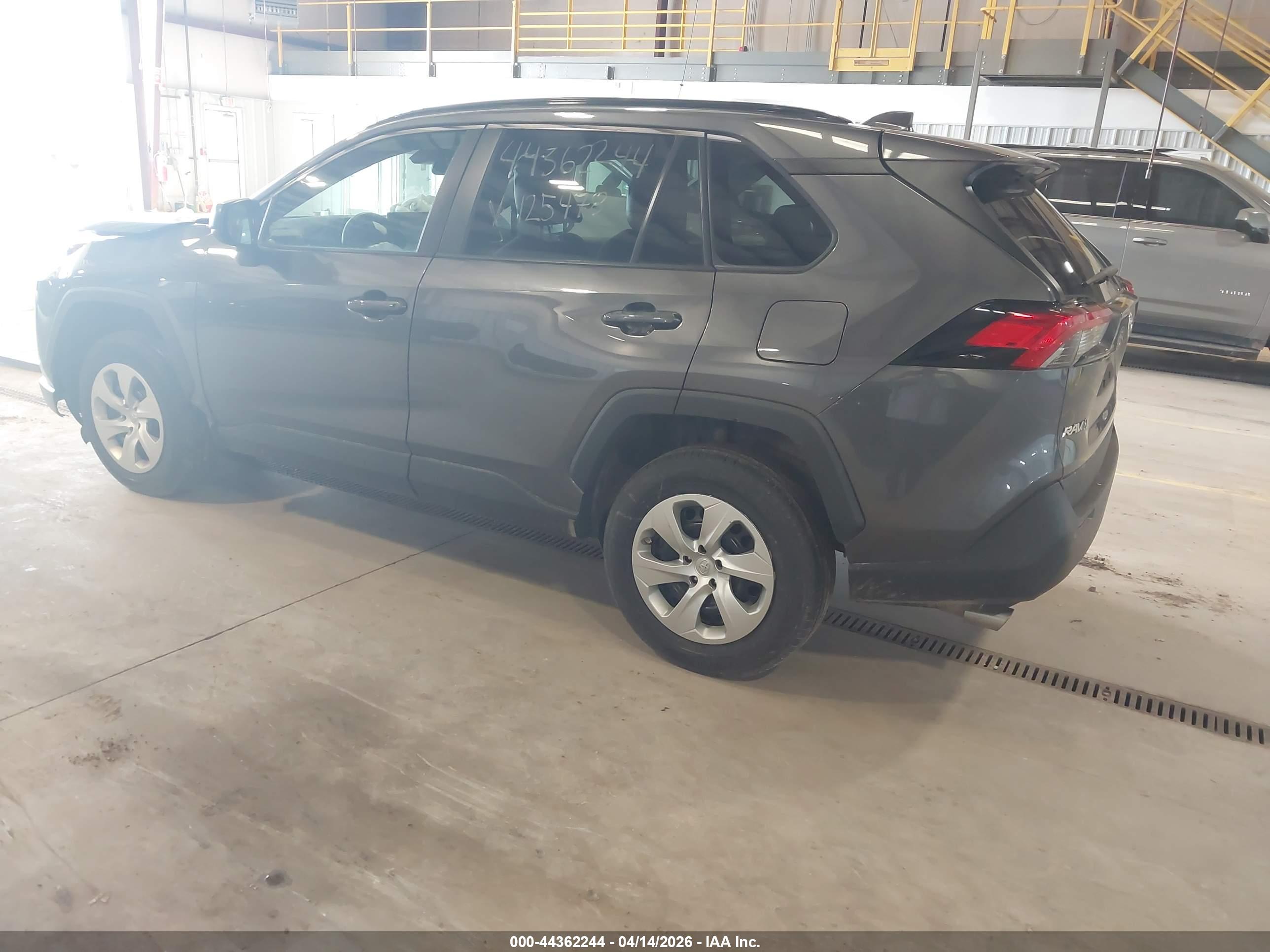 TOYOTA RAV4 image 3