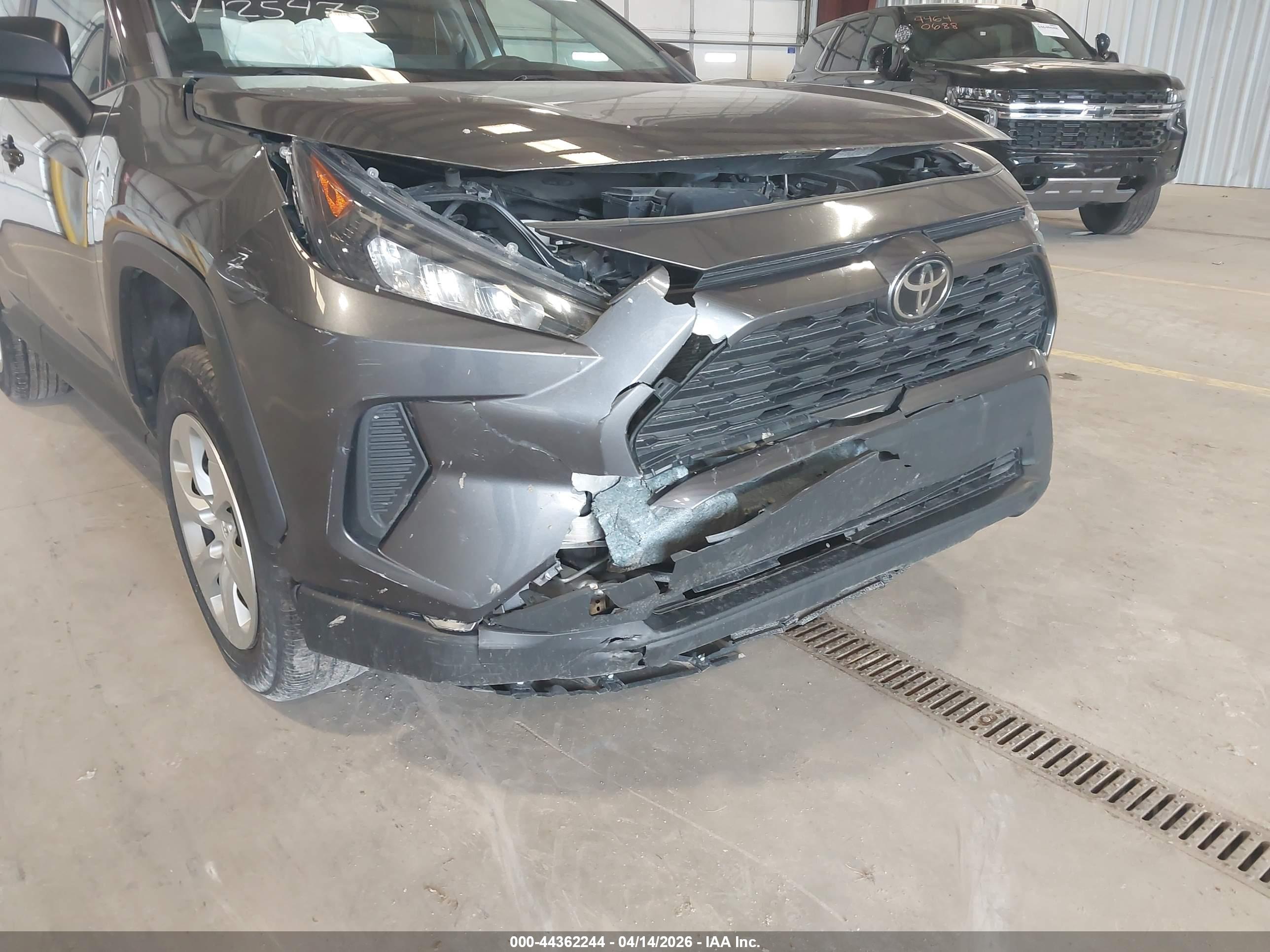 TOYOTA RAV4 image 6