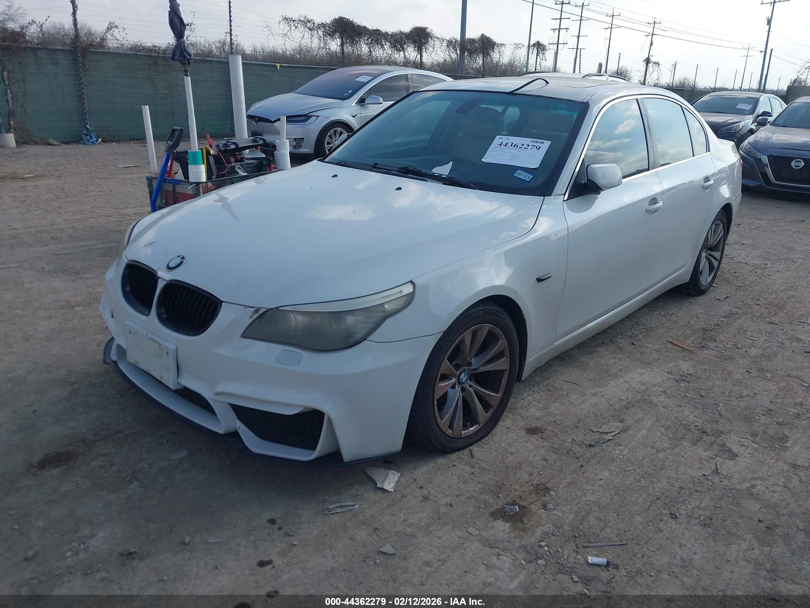 BMW 528I image 2