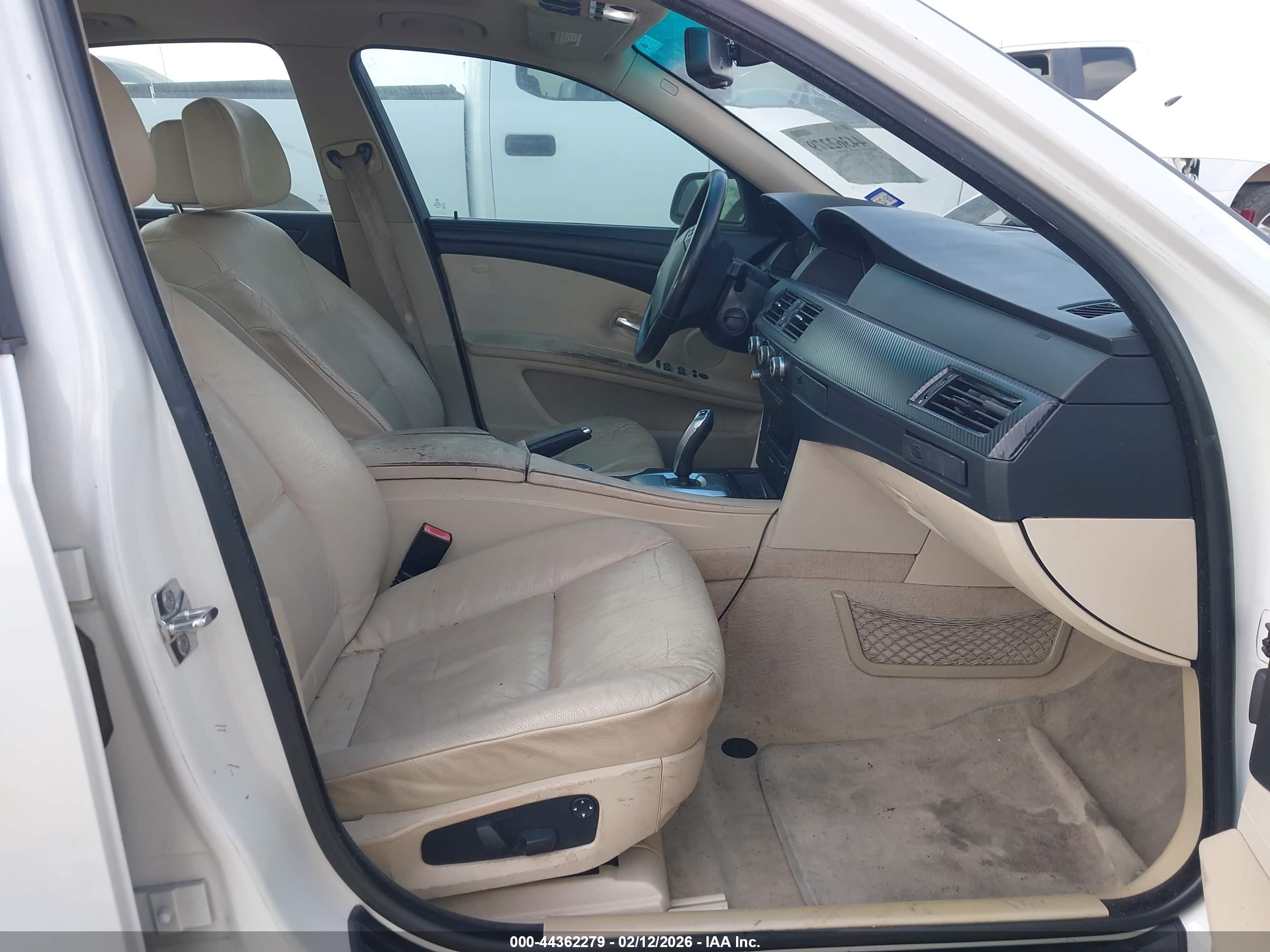 BMW 528I image 5
