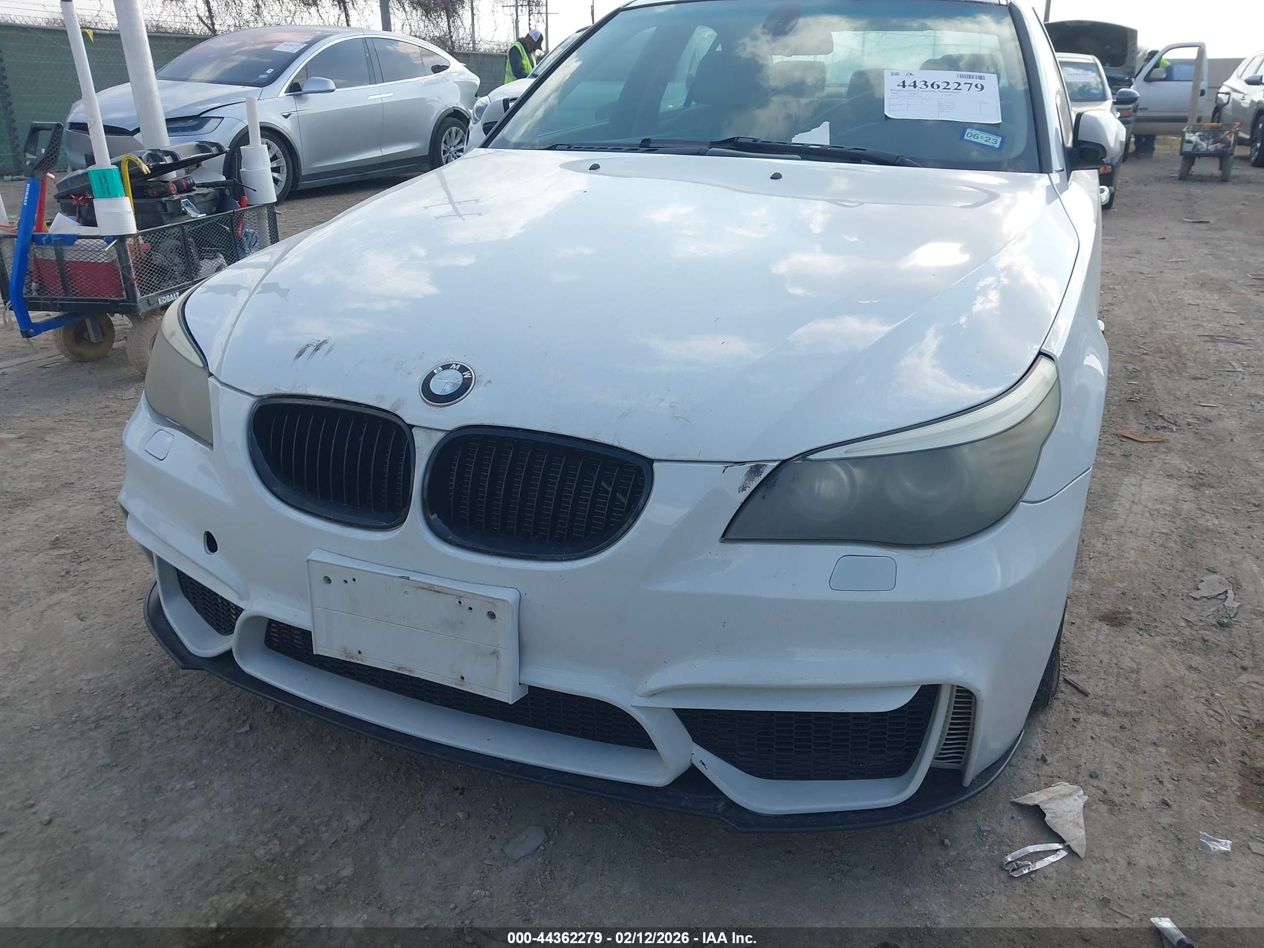 BMW 528I image 6