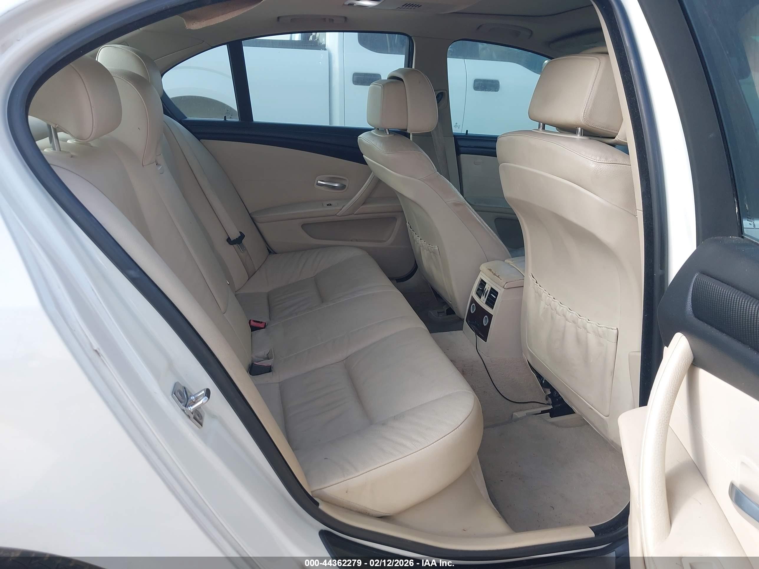 BMW 528I image 8
