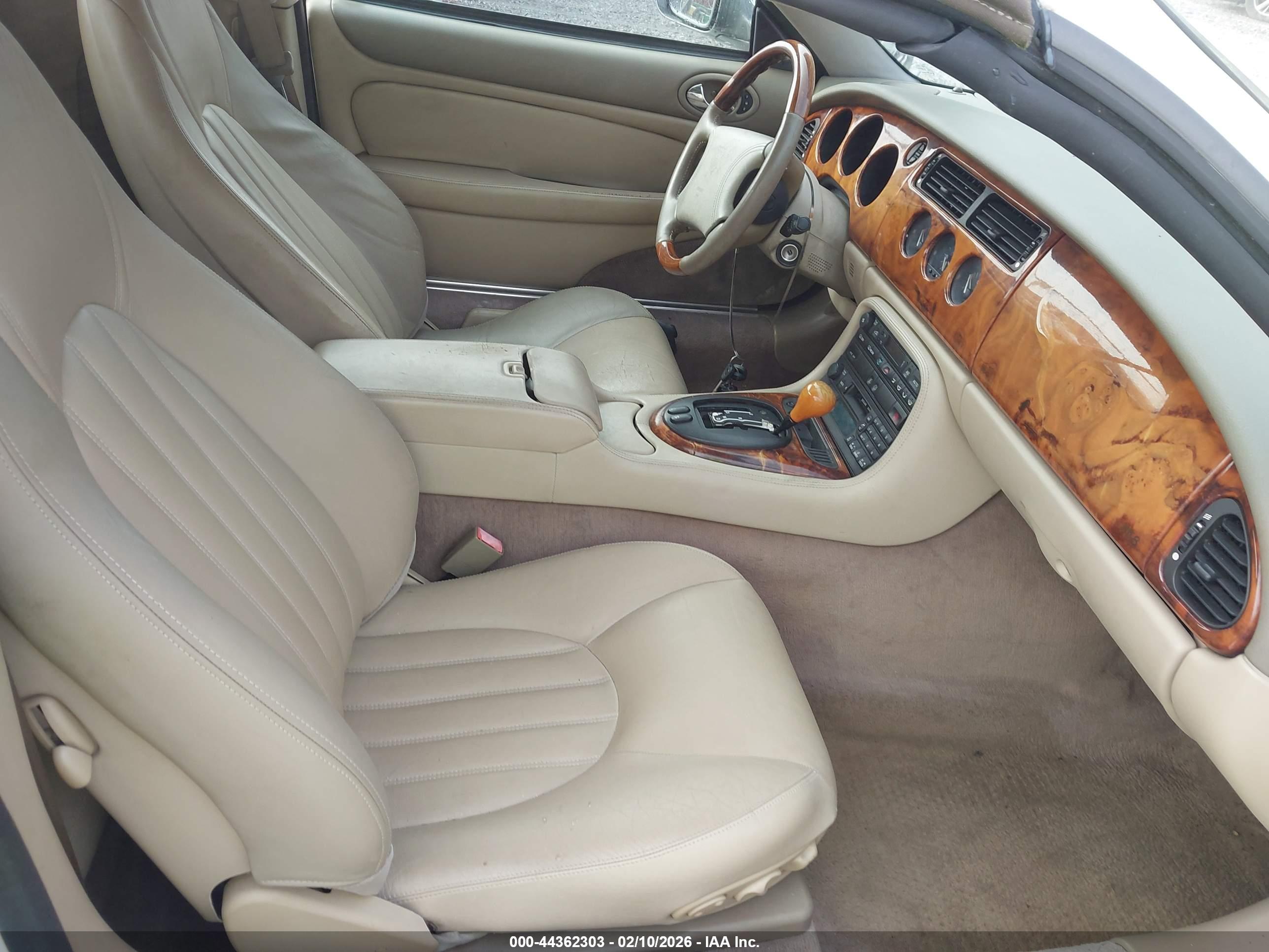 JAGUAR XK8 image 8