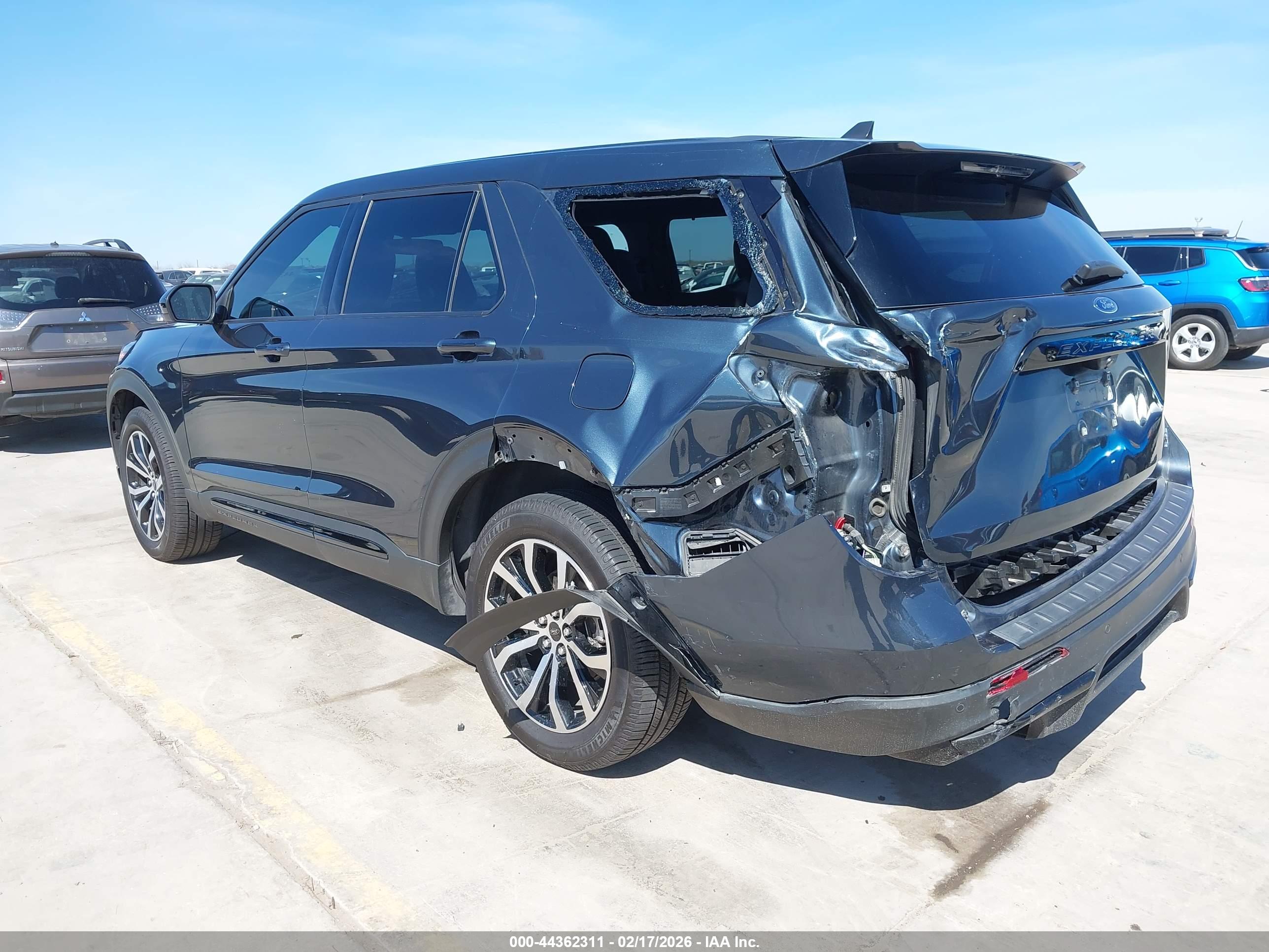 FORD EXPLORER image 3
