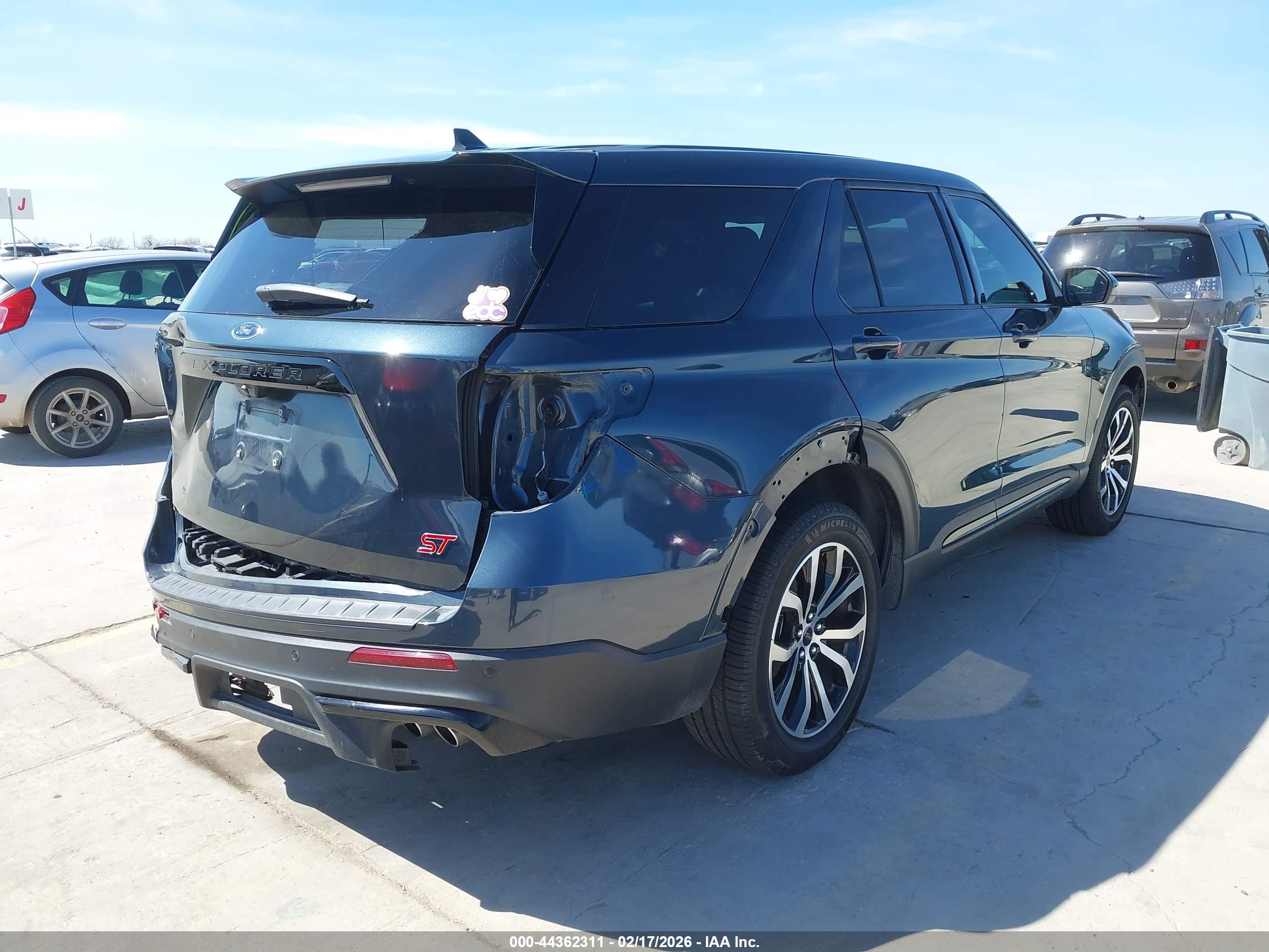 FORD EXPLORER image 4