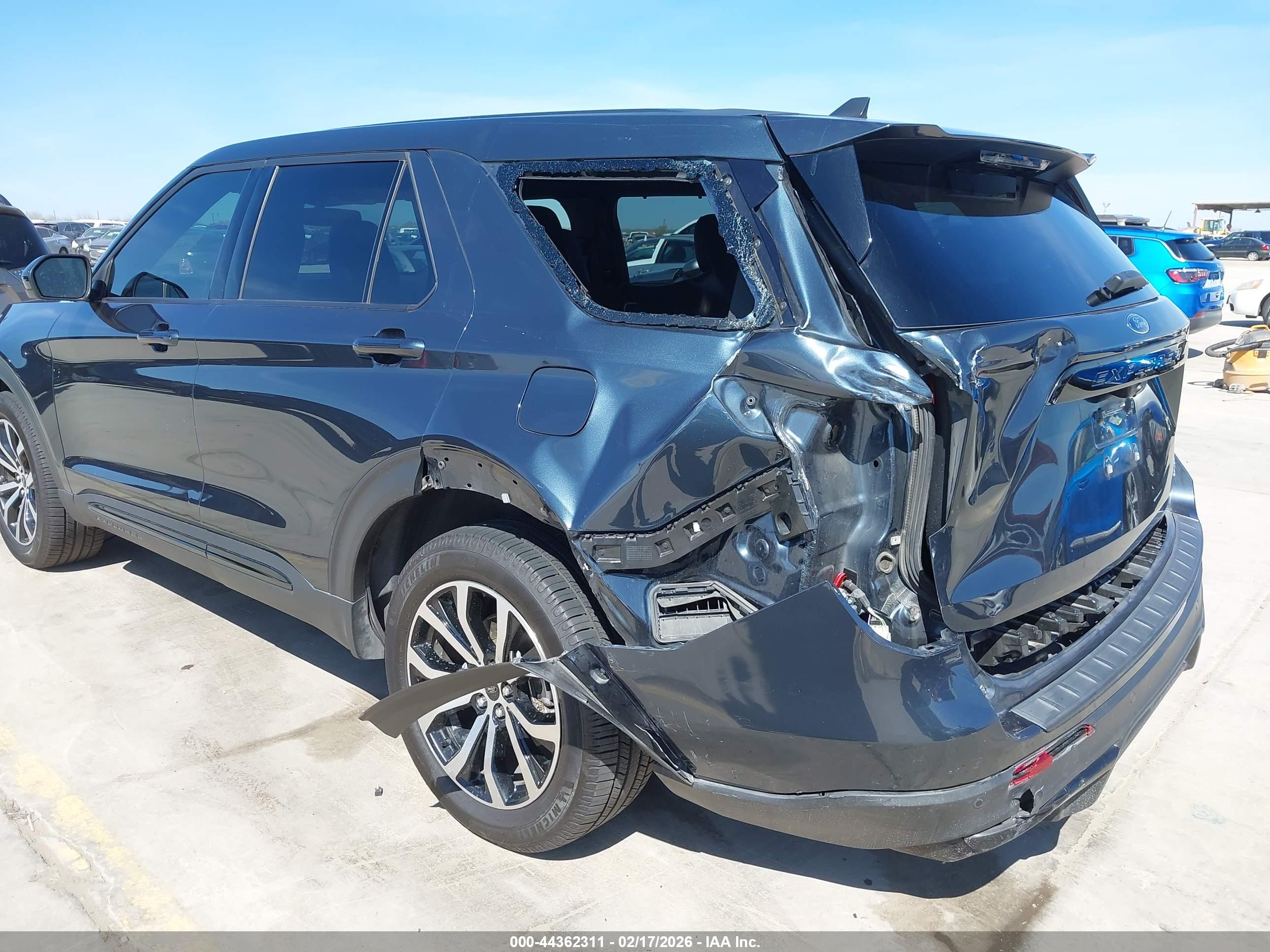 FORD EXPLORER image 6