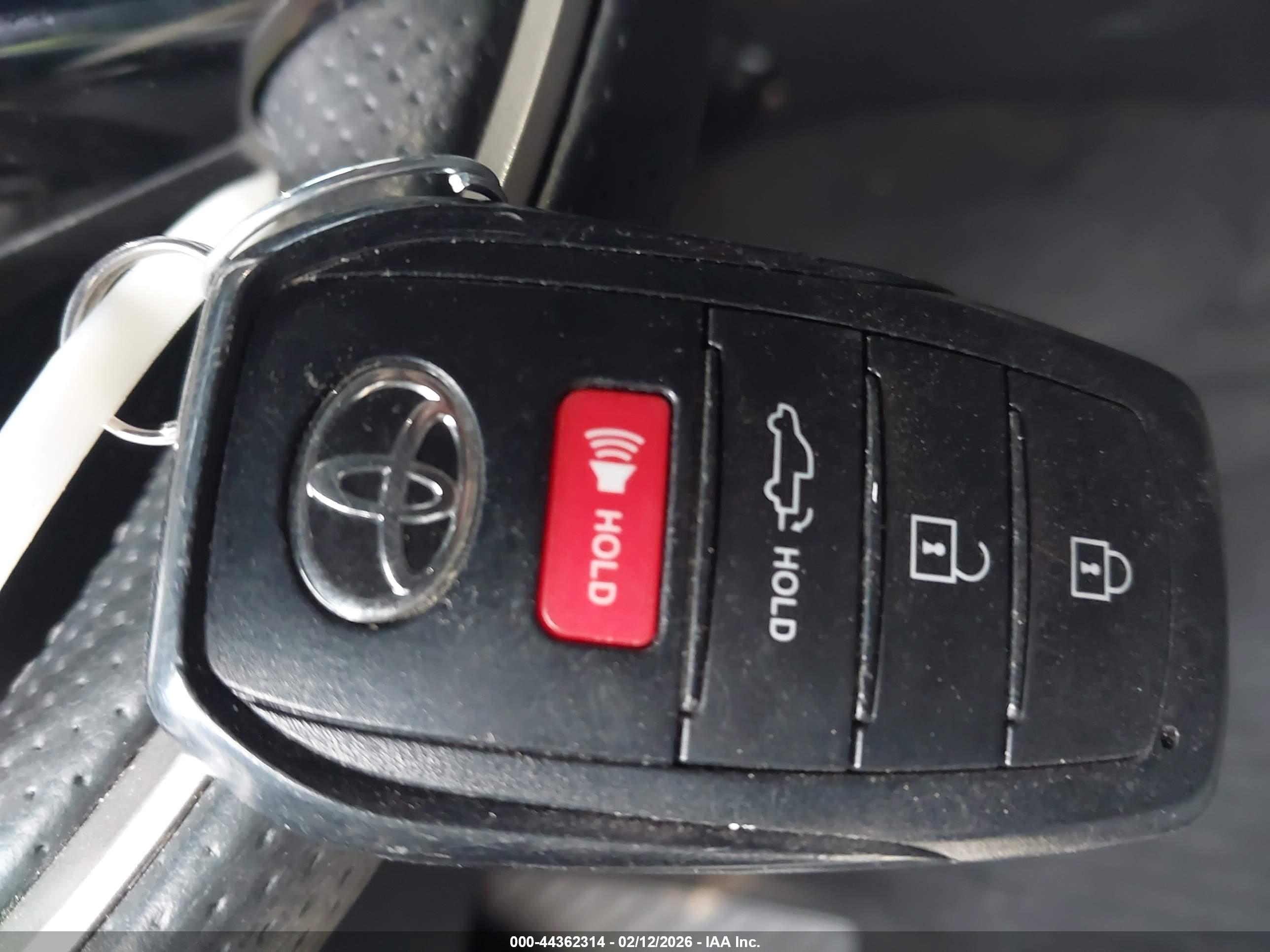 TOYOTA TUNDRA image 11