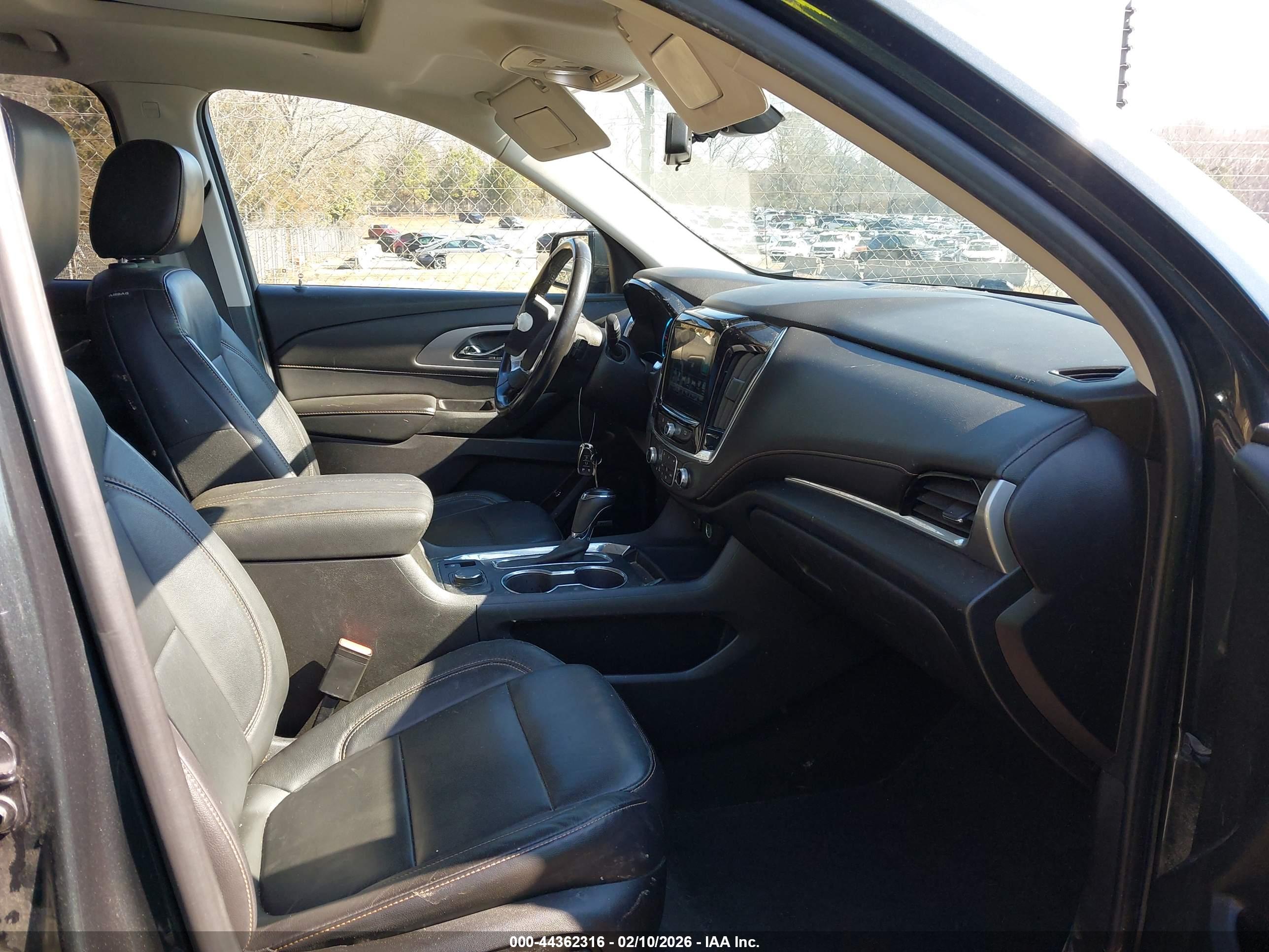 CHEVROLET TRAVERSE image 5