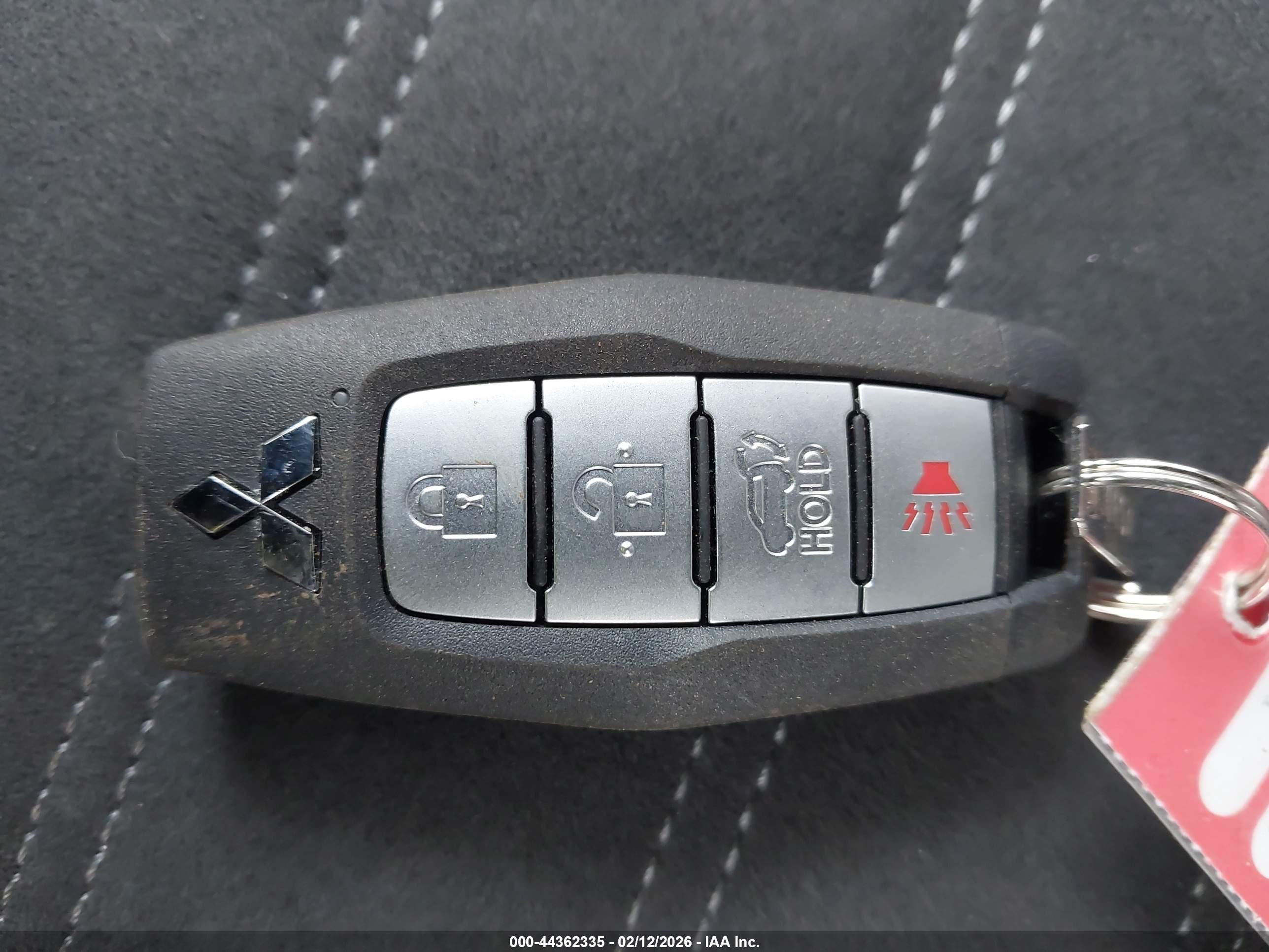 MITSUBISHI OUTLANDER image 11