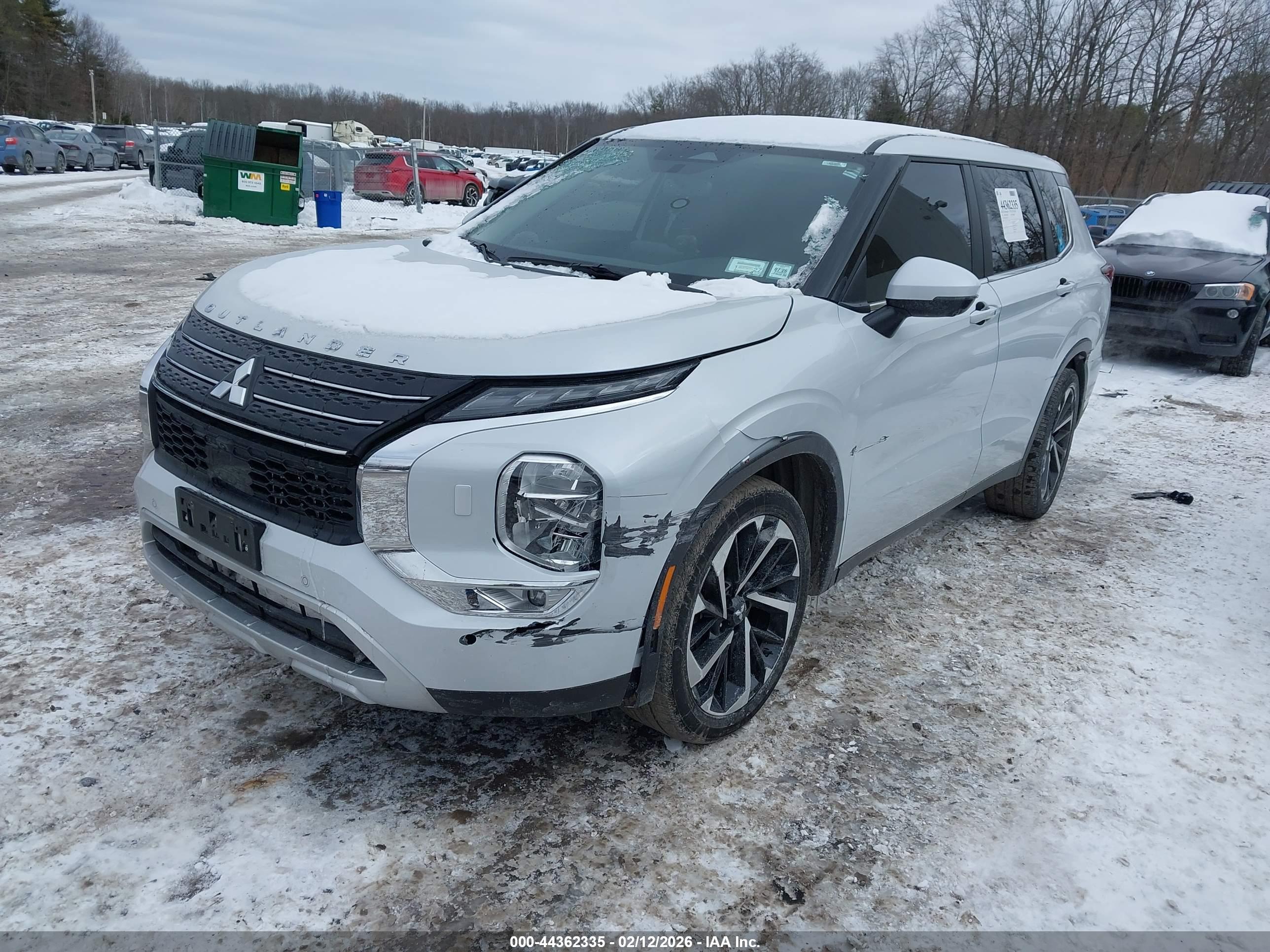 MITSUBISHI OUTLANDER image 2