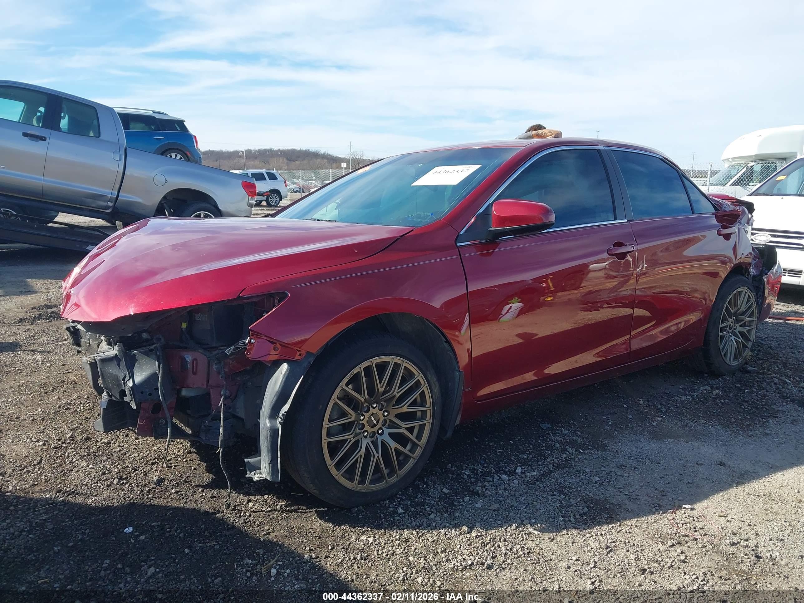 TOYOTA CAMRY image 2