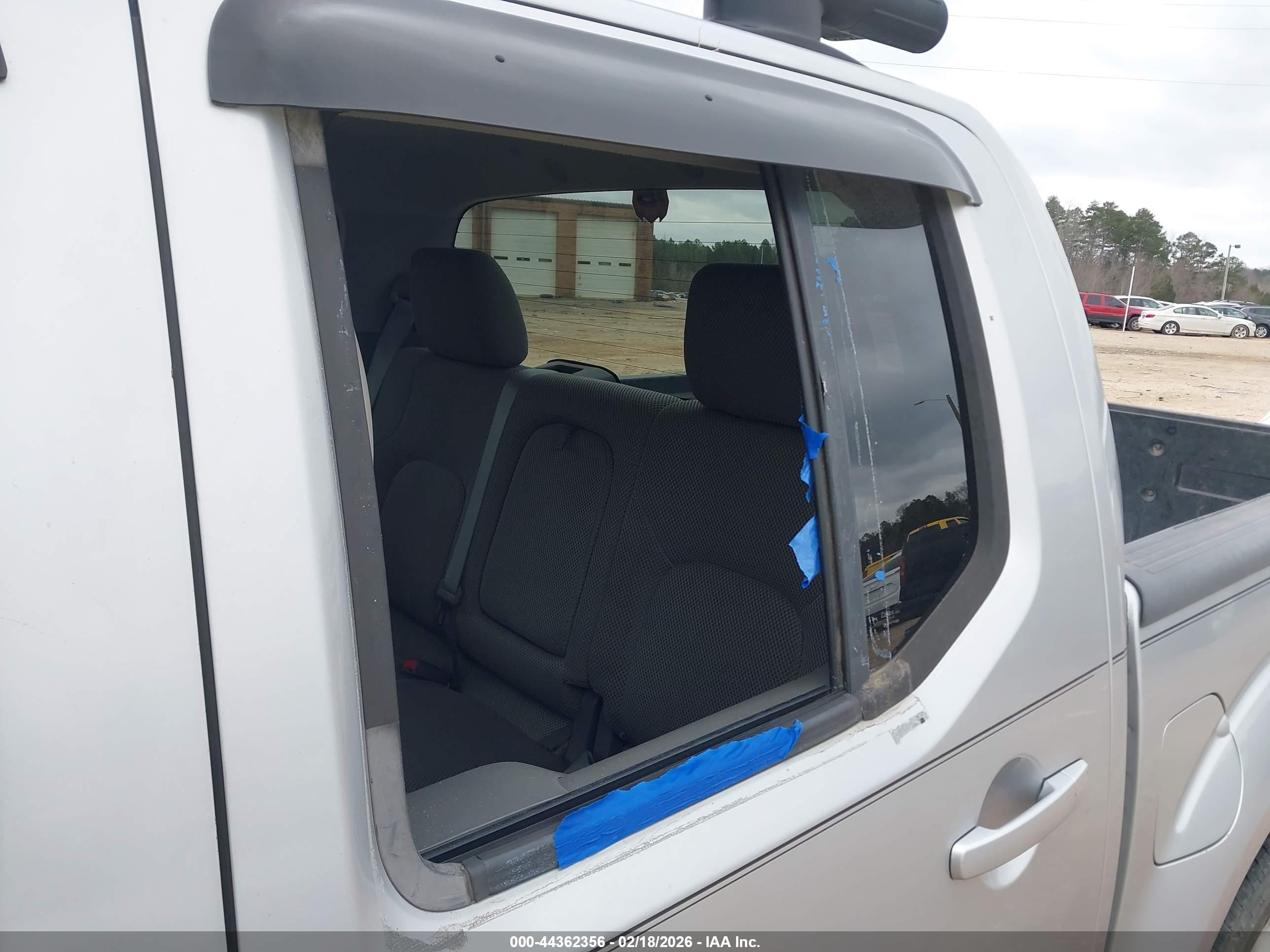 NISSAN FRONTIER image 6