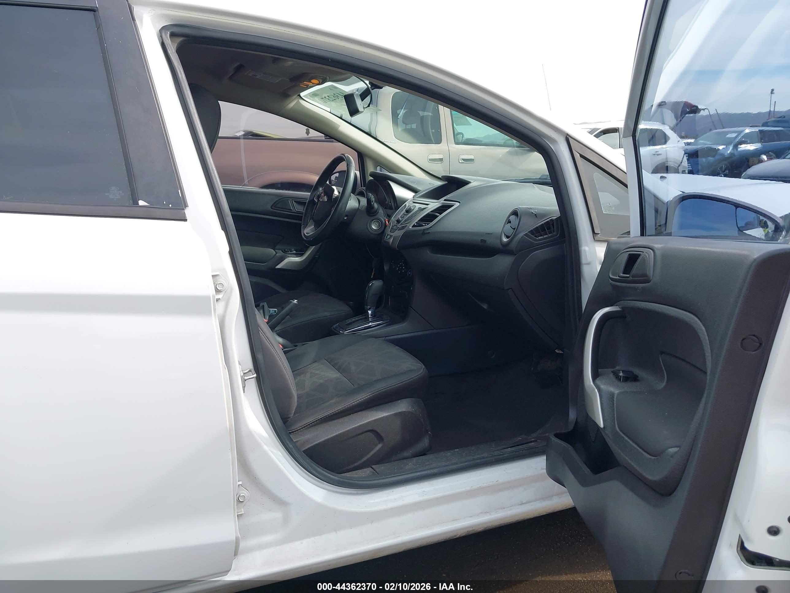 FORD FIESTA image 5