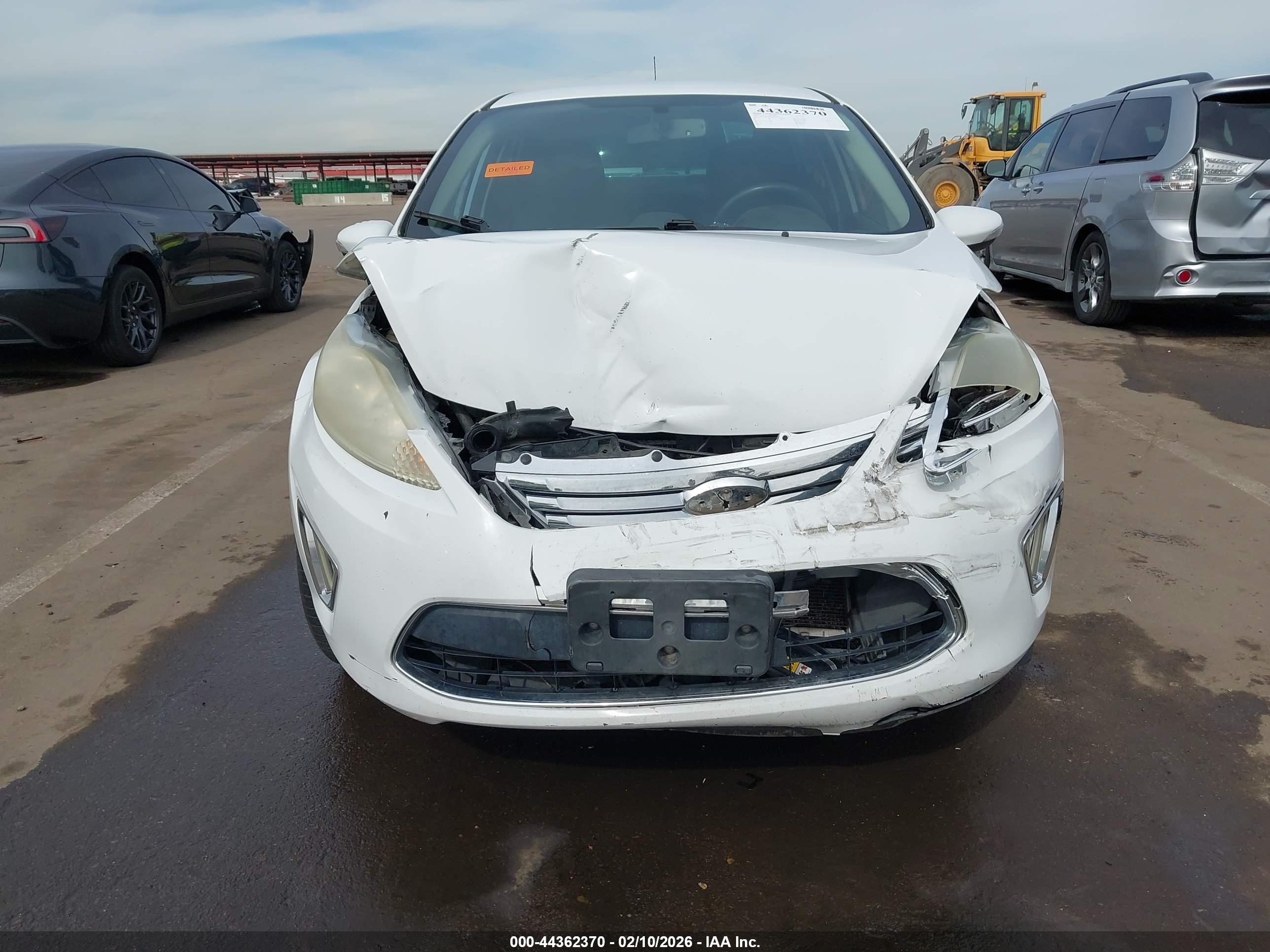 FORD FIESTA image 6