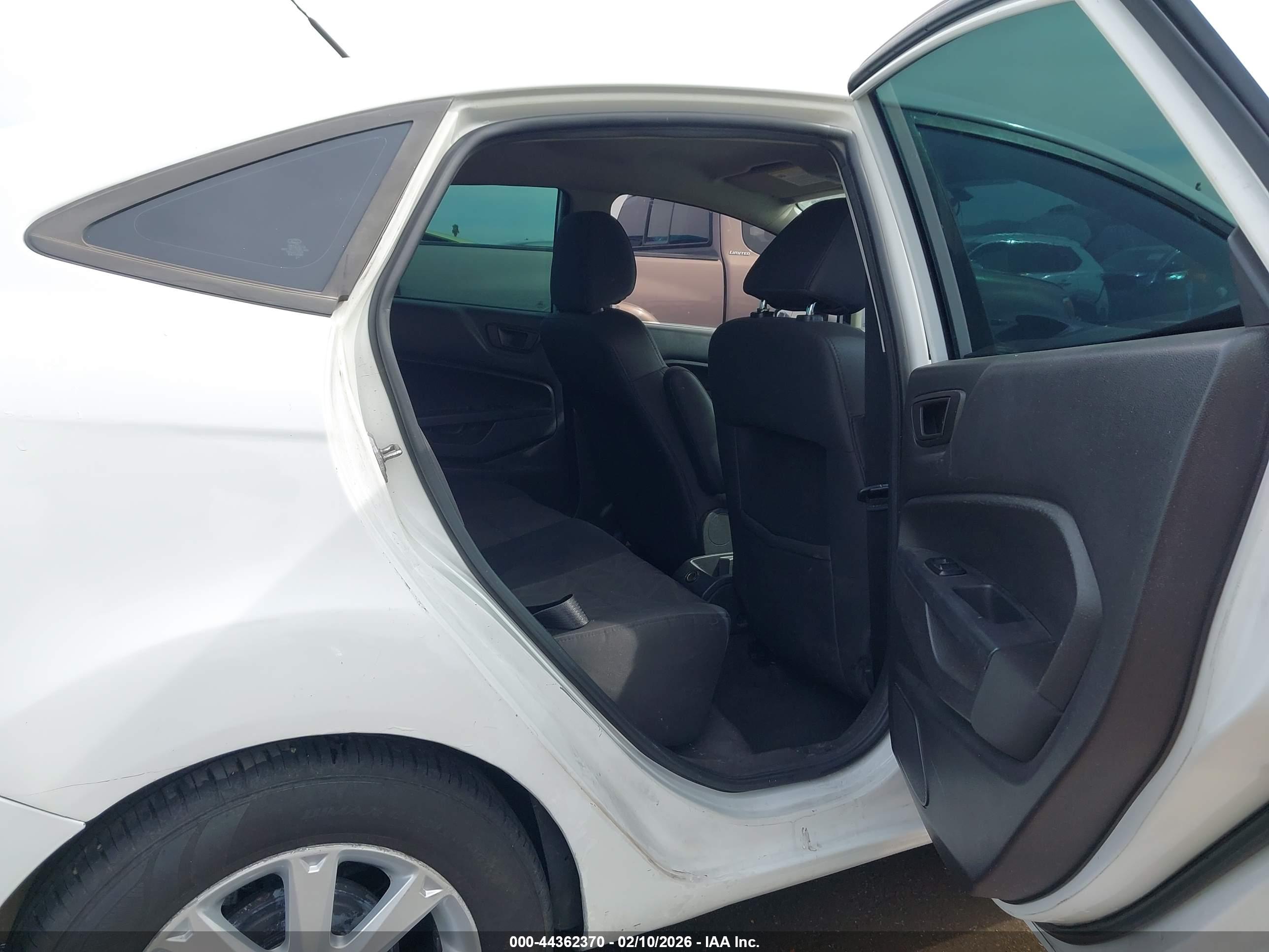 FORD FIESTA image 8