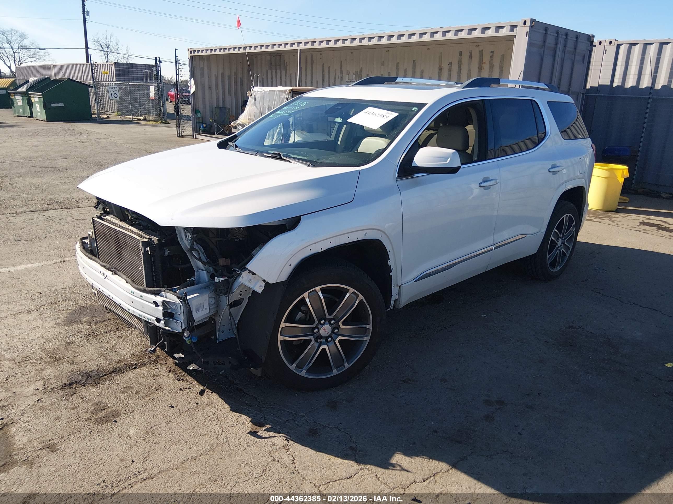 GMC ACADIA image 2