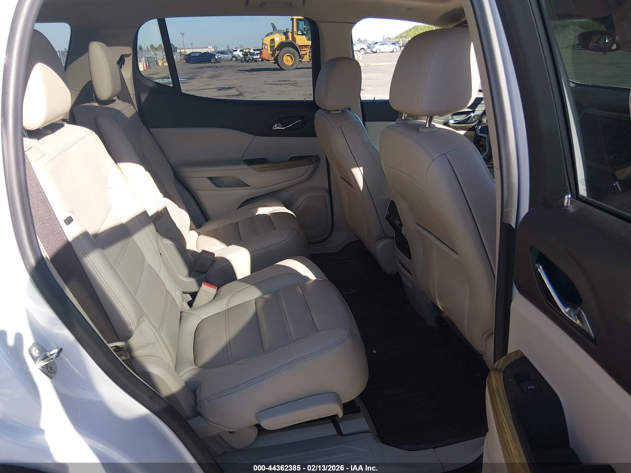 GMC ACADIA image 8