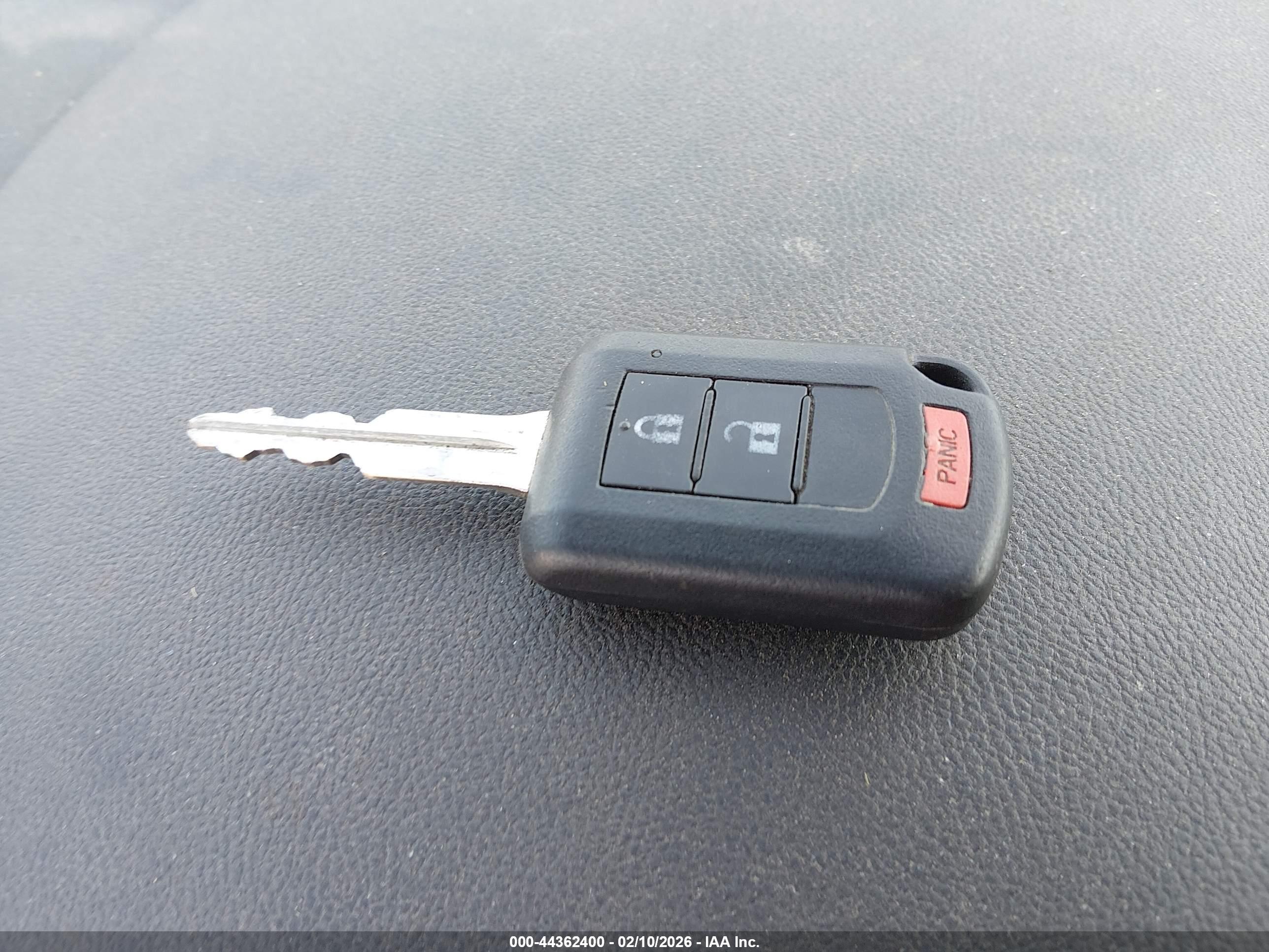 MITSUBISHI OUTLANDER image 11