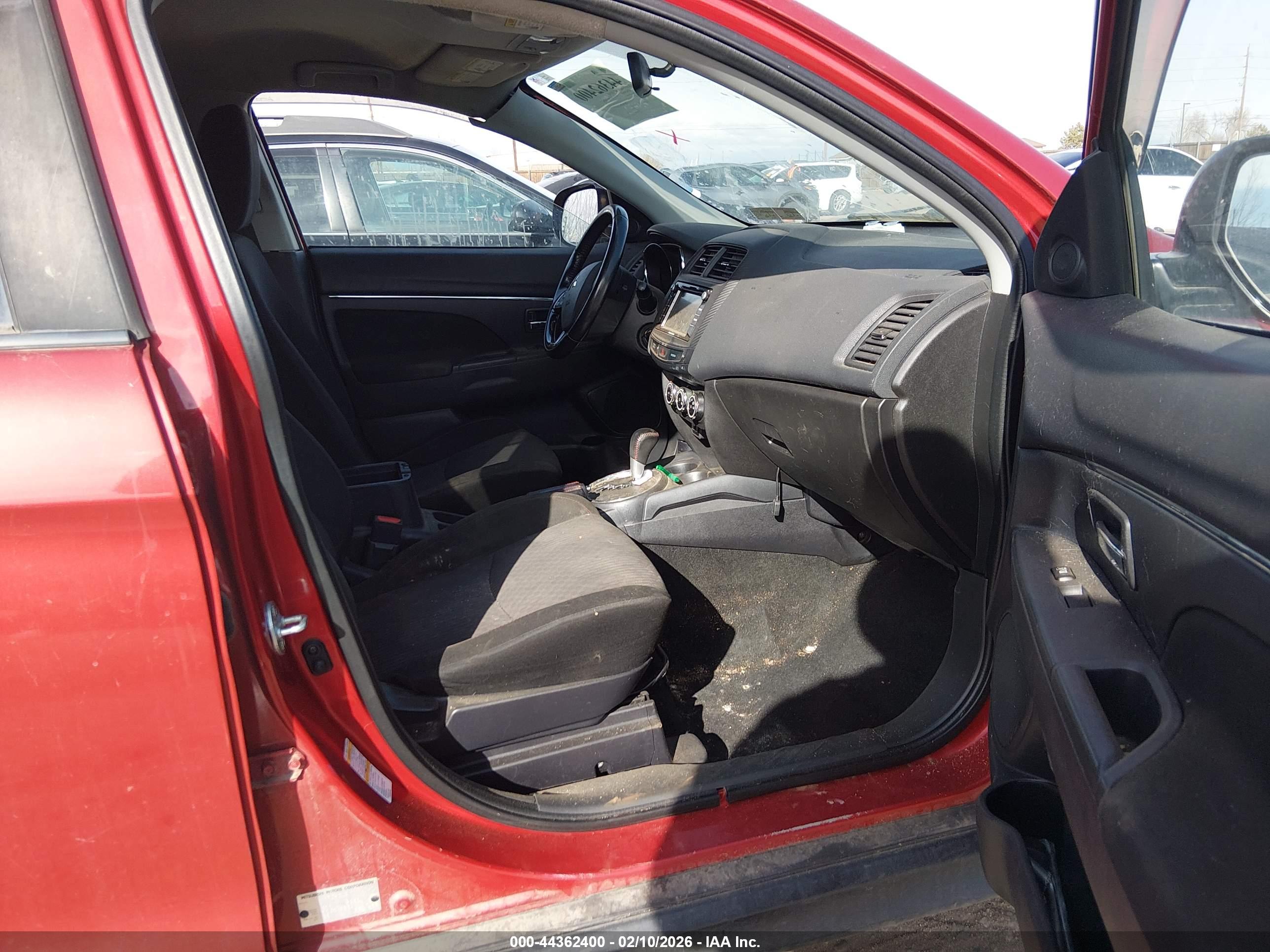 MITSUBISHI OUTLANDER image 5