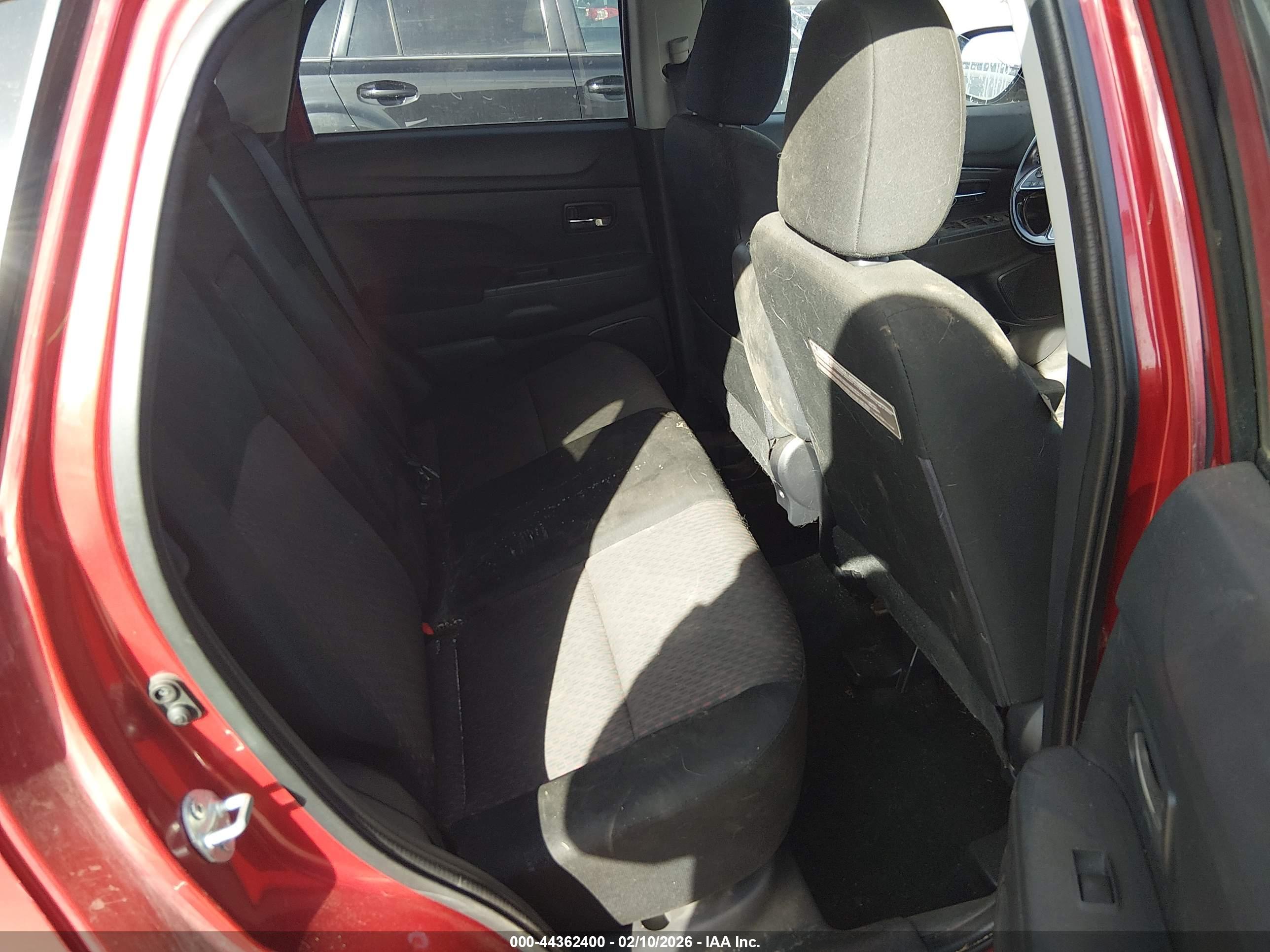 MITSUBISHI OUTLANDER image 8