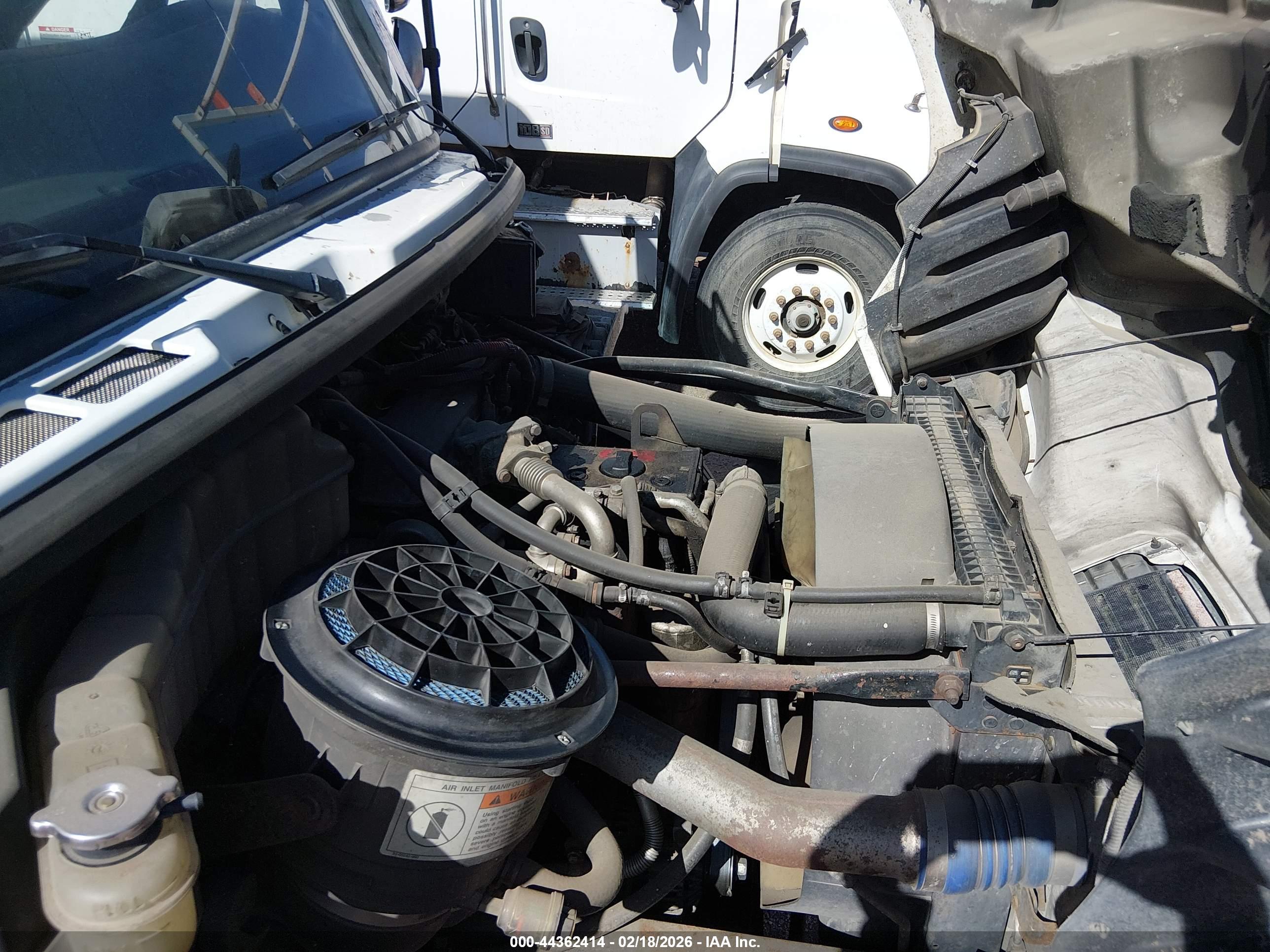 FREIGHTLINER M2 image 10