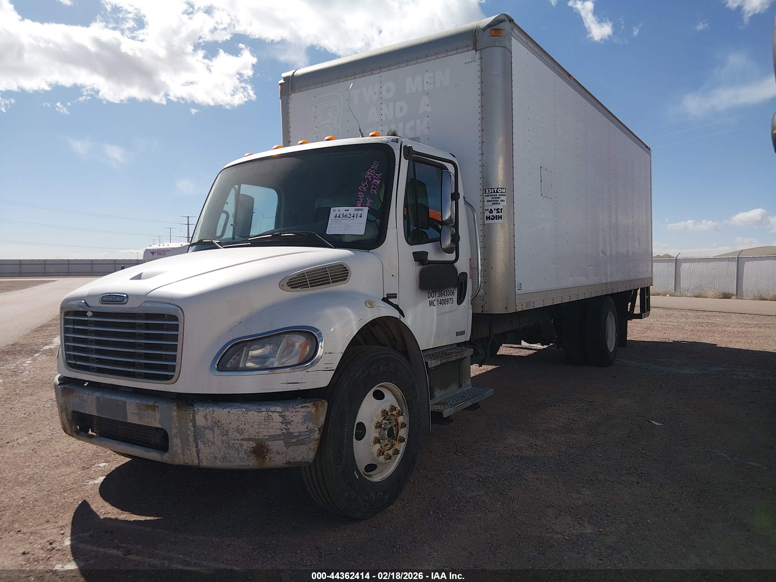 FREIGHTLINER M2 image 2