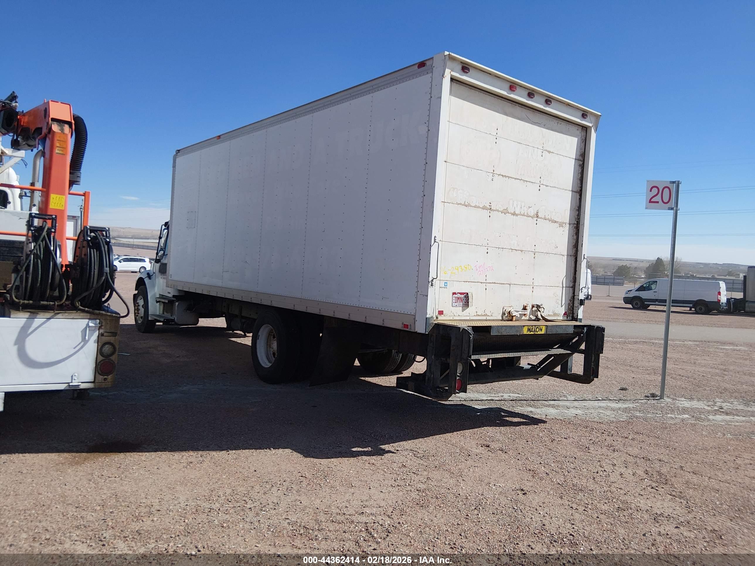 FREIGHTLINER M2 image 3