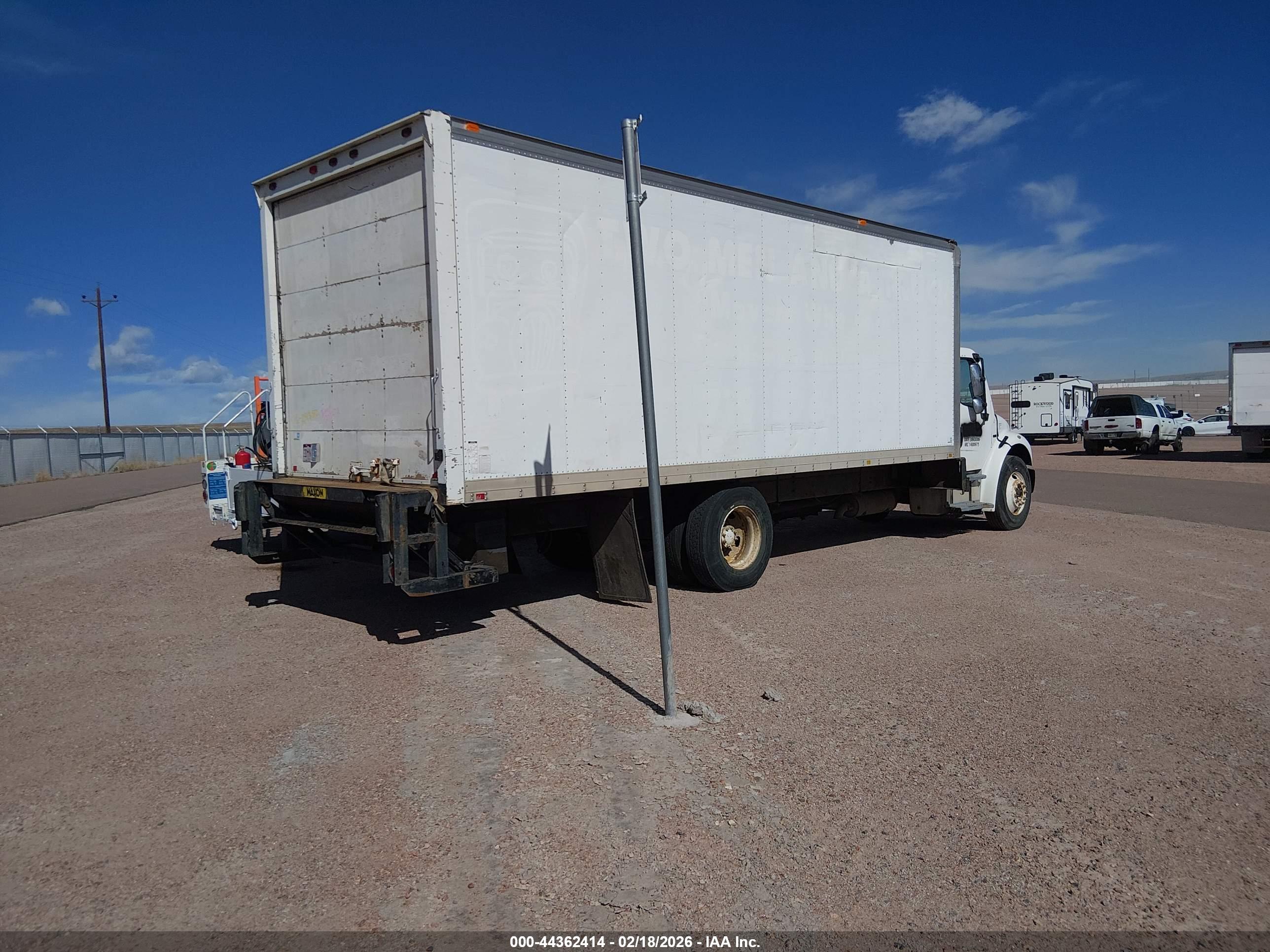 FREIGHTLINER M2 image 4
