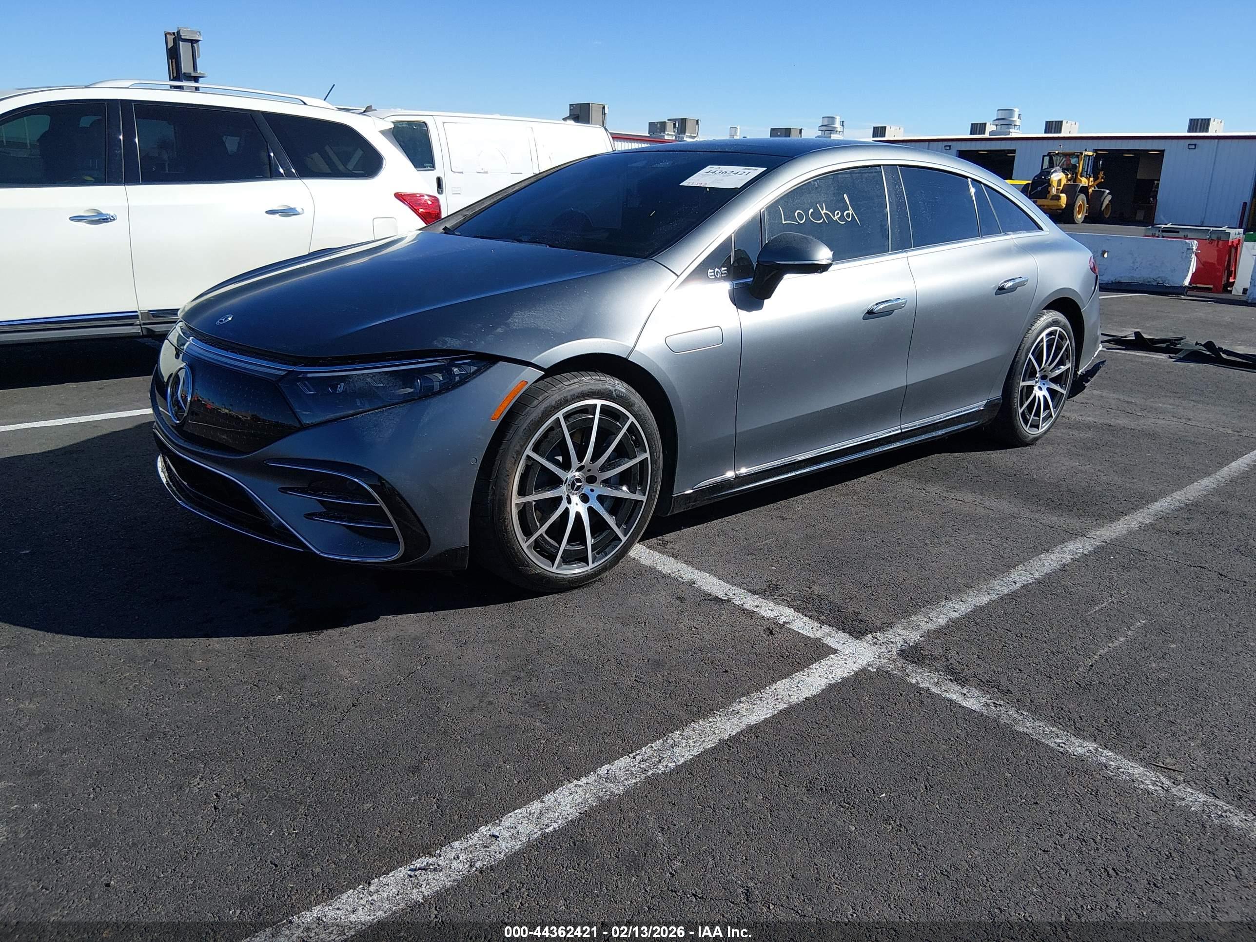 MERCEDES-BENZ EQS image 2