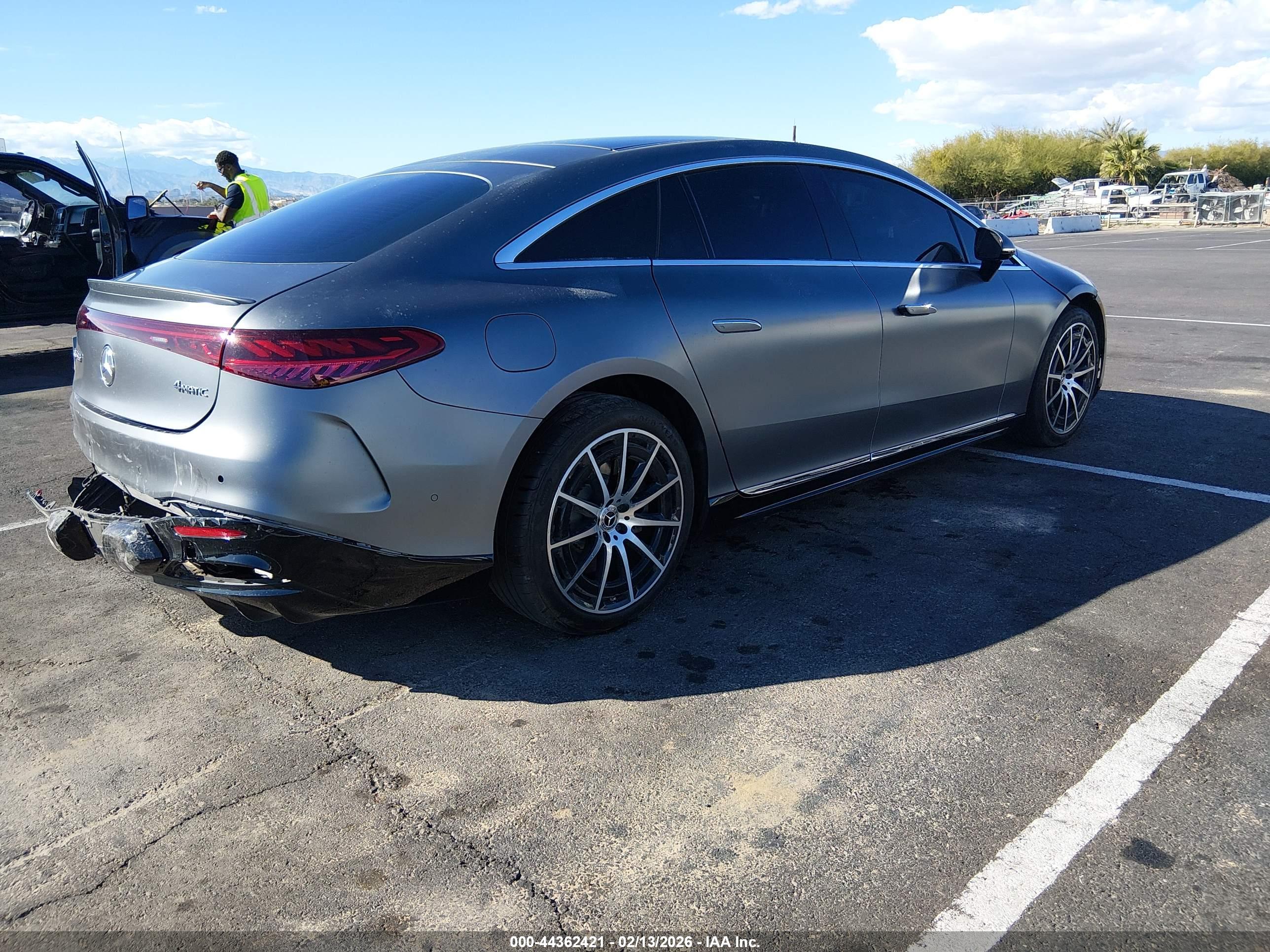MERCEDES-BENZ EQS image 4