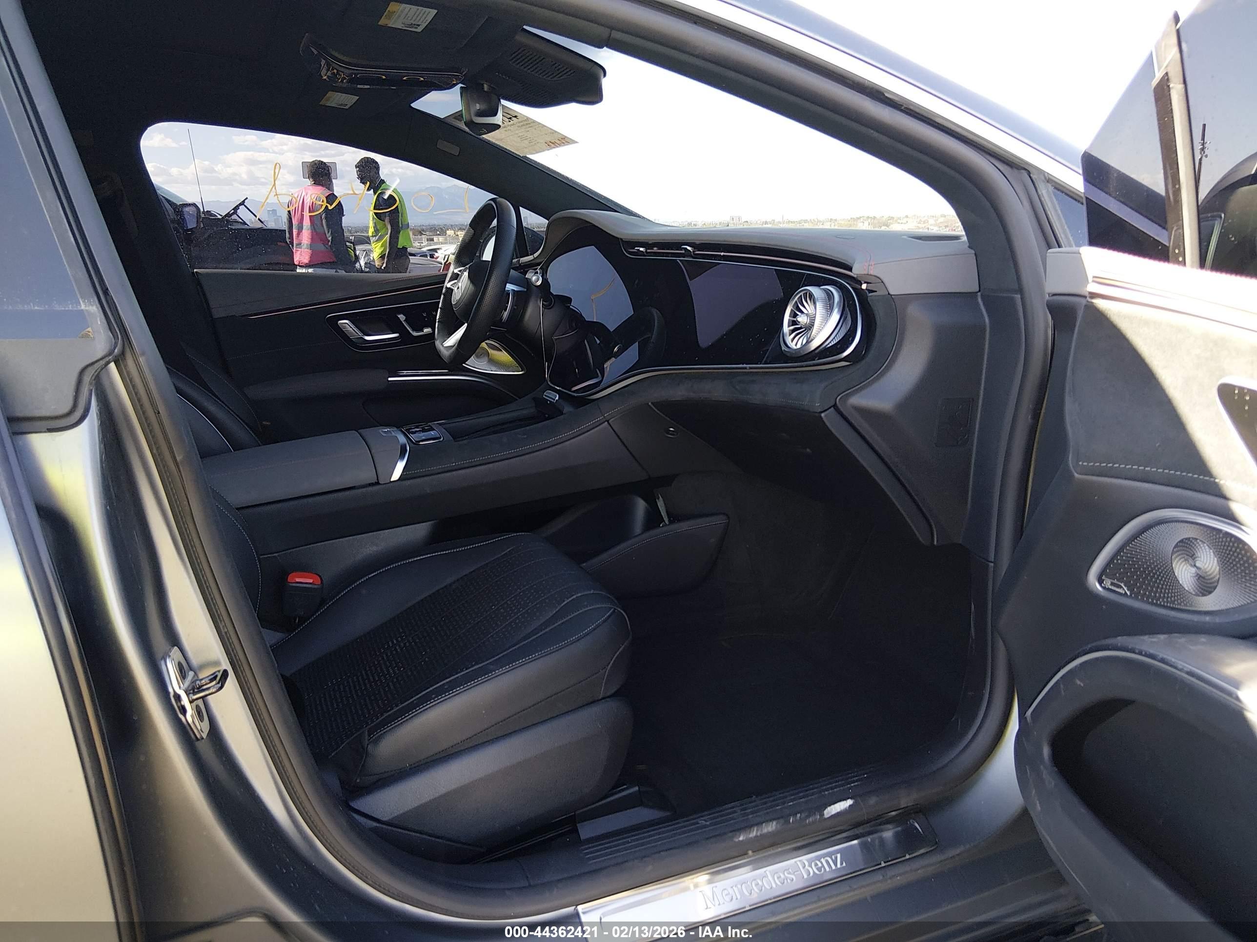 MERCEDES-BENZ EQS image 5